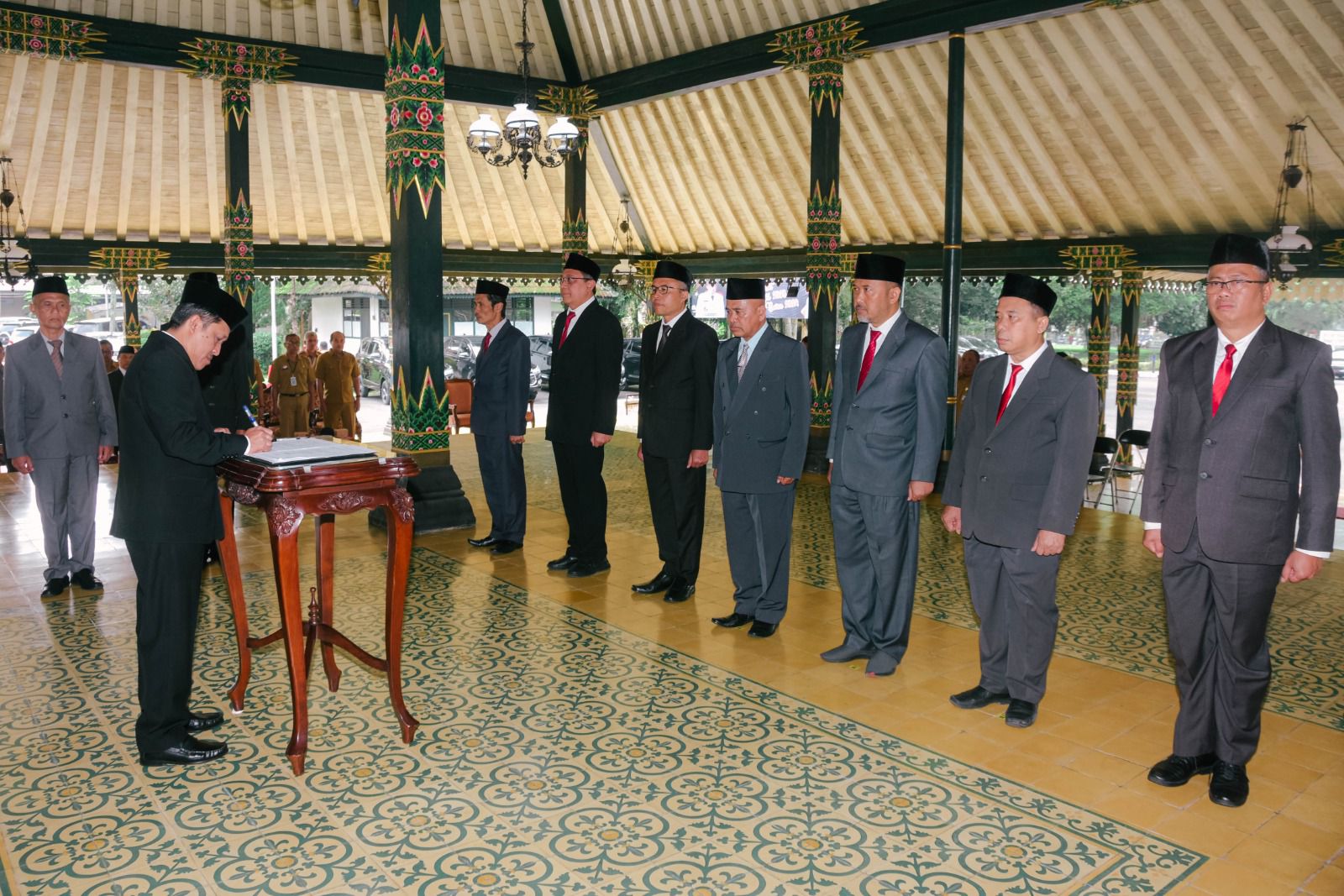 TUJUH PEJABAT PEMKAB WONOSOBO DIROTASI