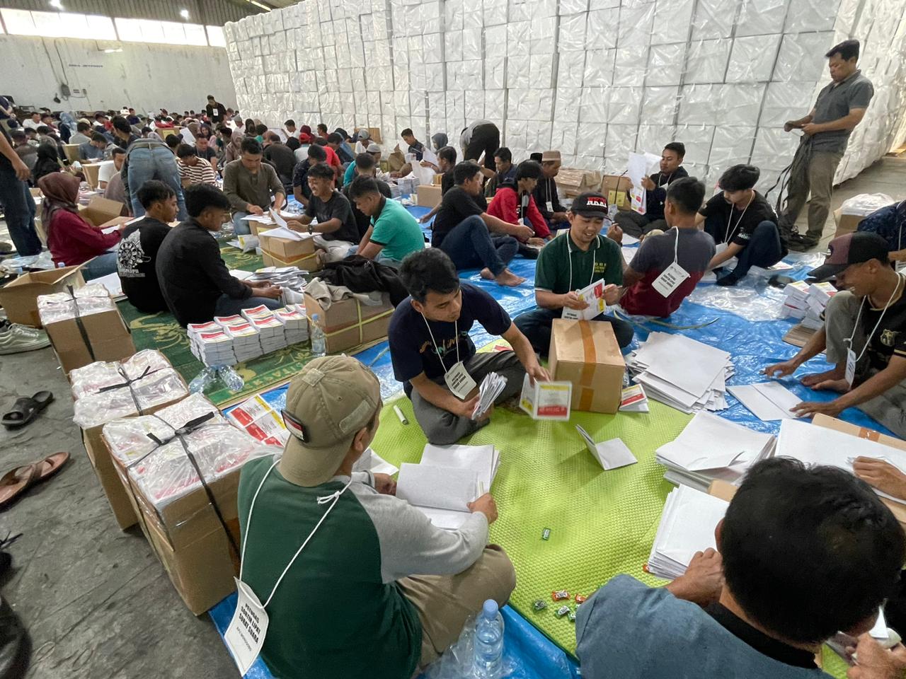 SEBANYAK 7392 SURAT SUARA DPR RUSAK