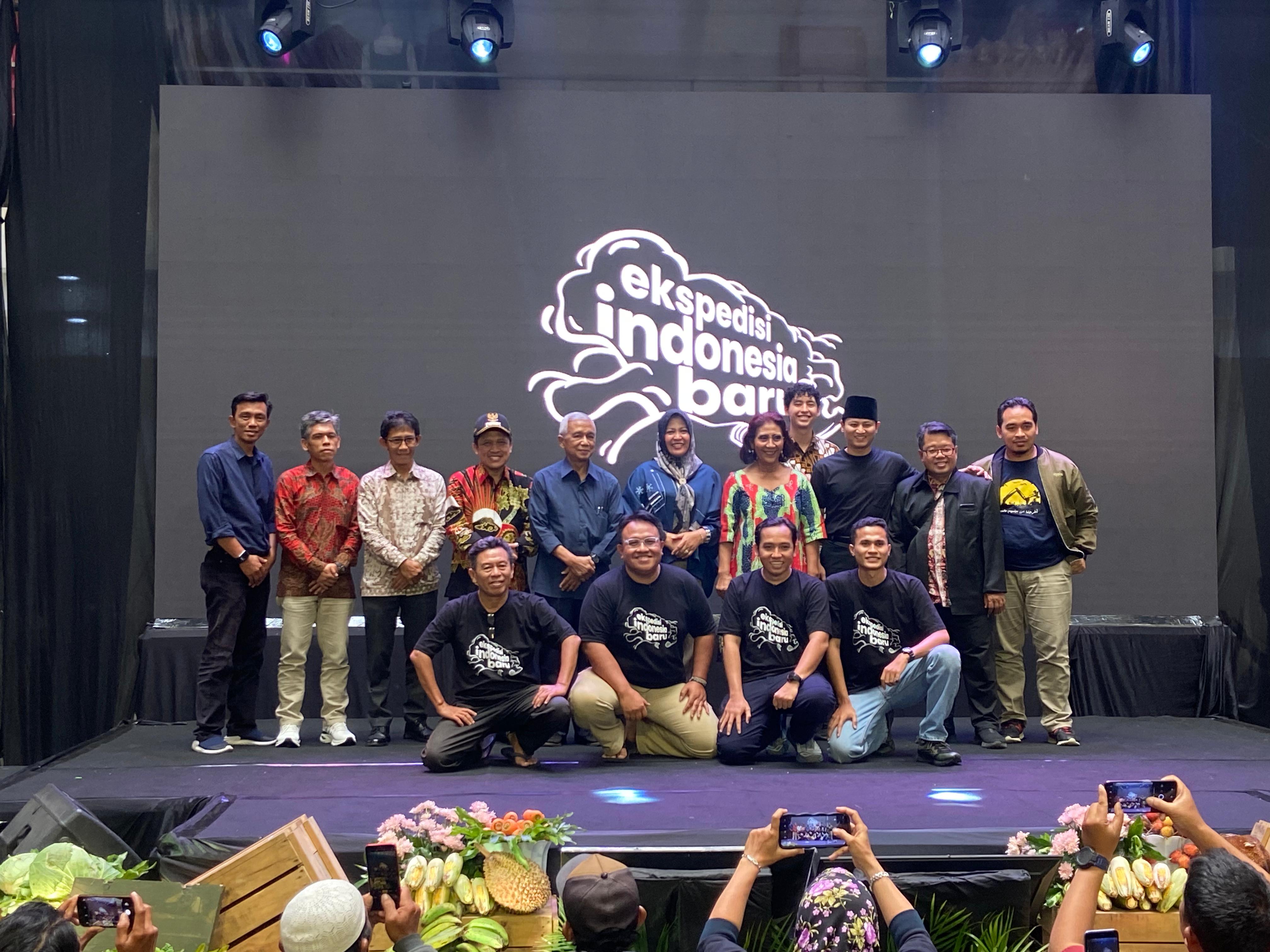 REKAM MIMPI MASYARAKAT, TIM EKSPEDISI INDONESIA BARU UNBOXING OKEH-OLEH PERJALANAN SELAMA 424 HARI