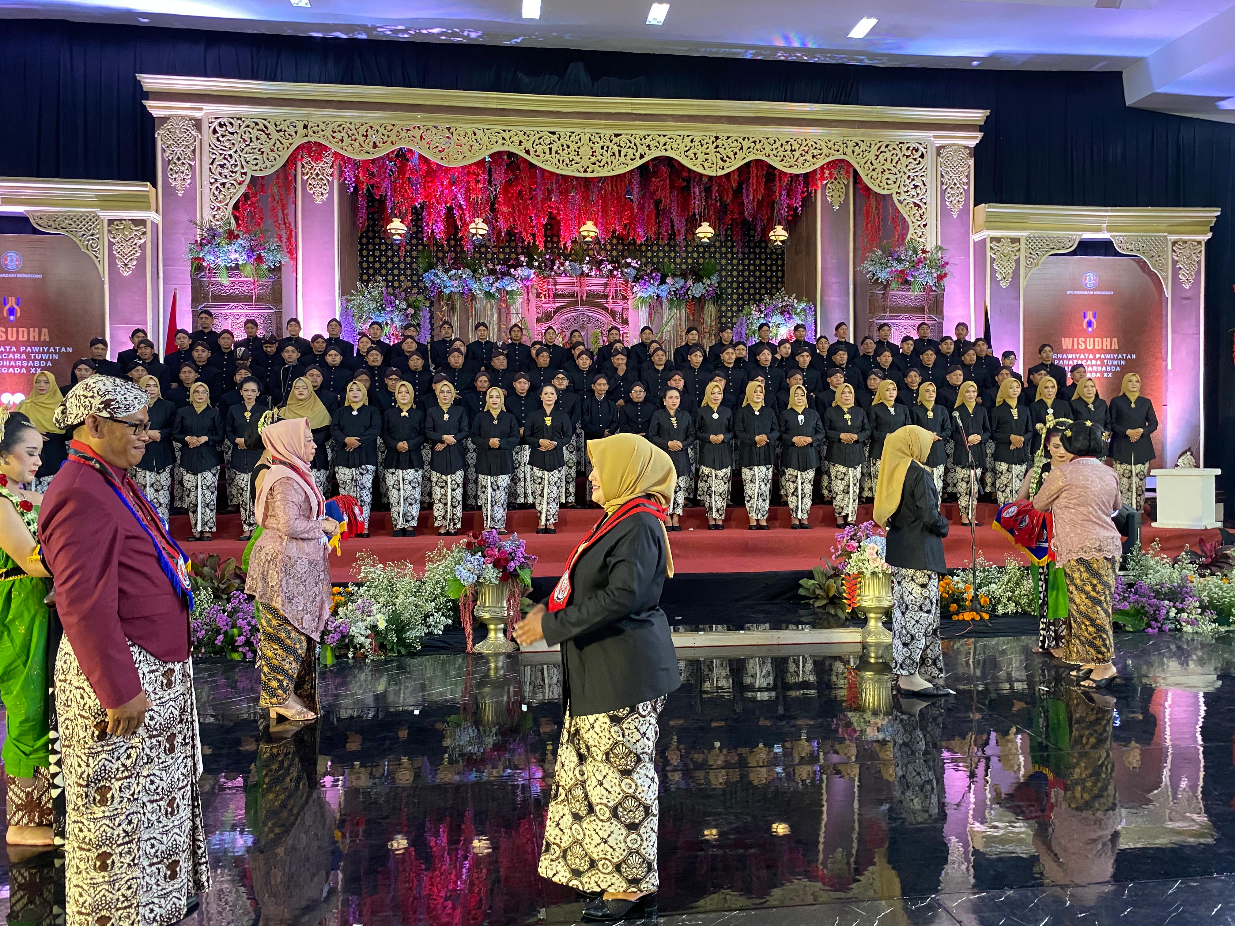 144 SISWA PERMADANI BERGADHA 20 DIWISUDA