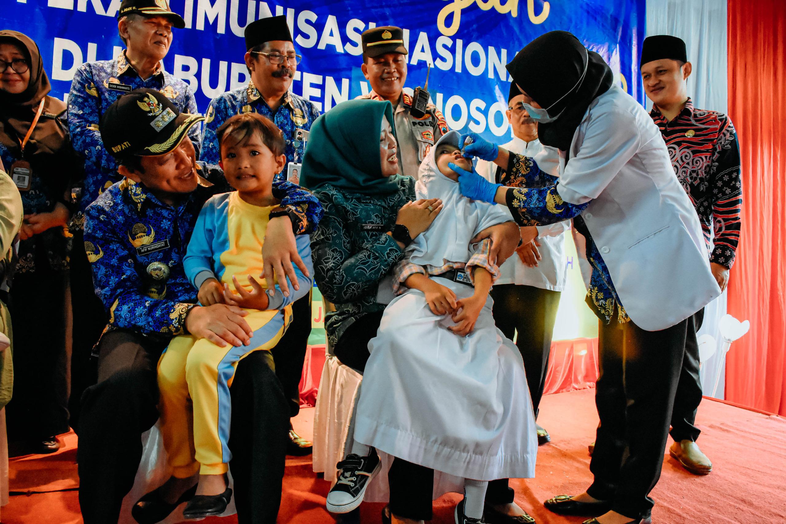 CAPAI 102,8 PERSEN, IMUNISASI POLIO KABUPATEN WONOSOBO LAMPAUI TARGET