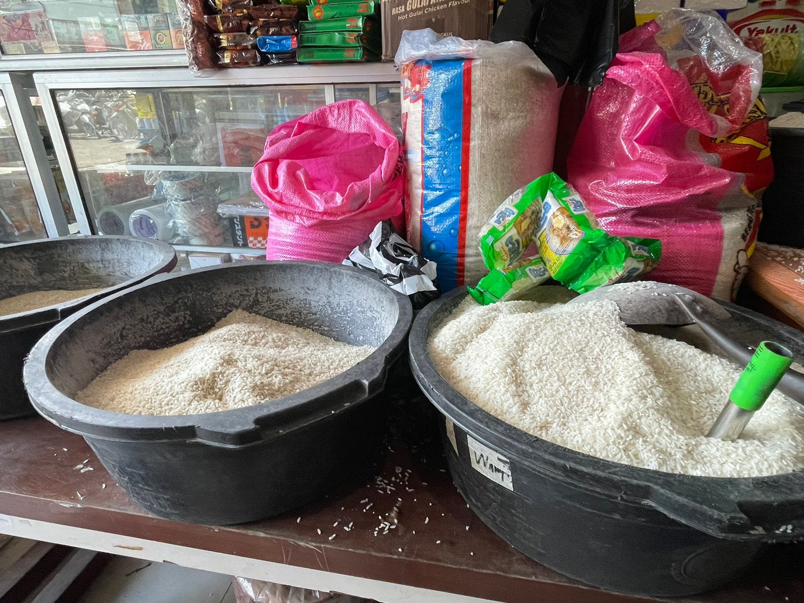 HARGA BERAS TERUS MEROKET TEMBUS RP18 RIBU PER KILO