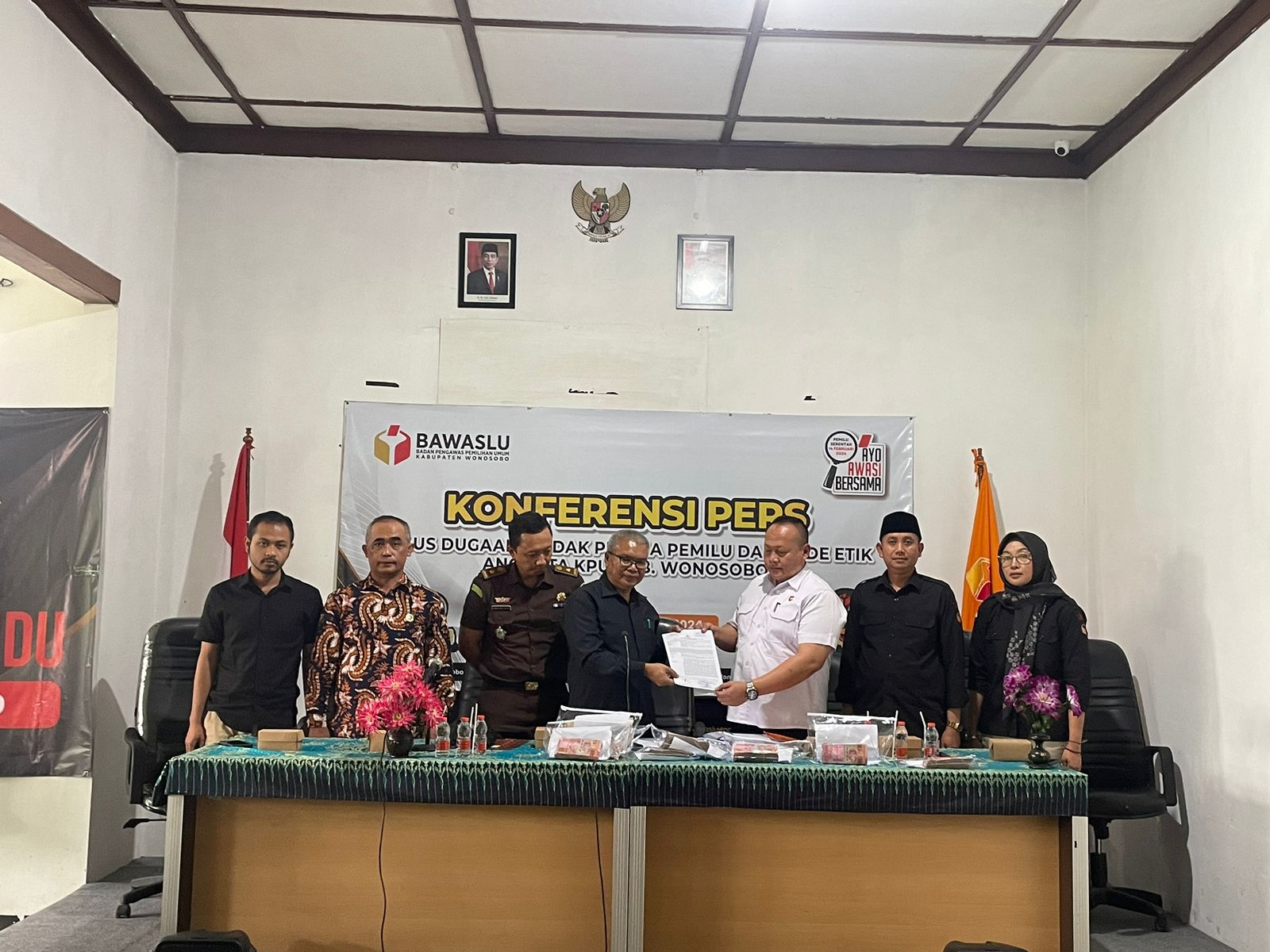 ALIRKAN DANA 252 JUTA, RR TERBUKTI LAKUKAN PELANGGARAN PEMILU DAN TERANCAM BUI 3 TAHUN