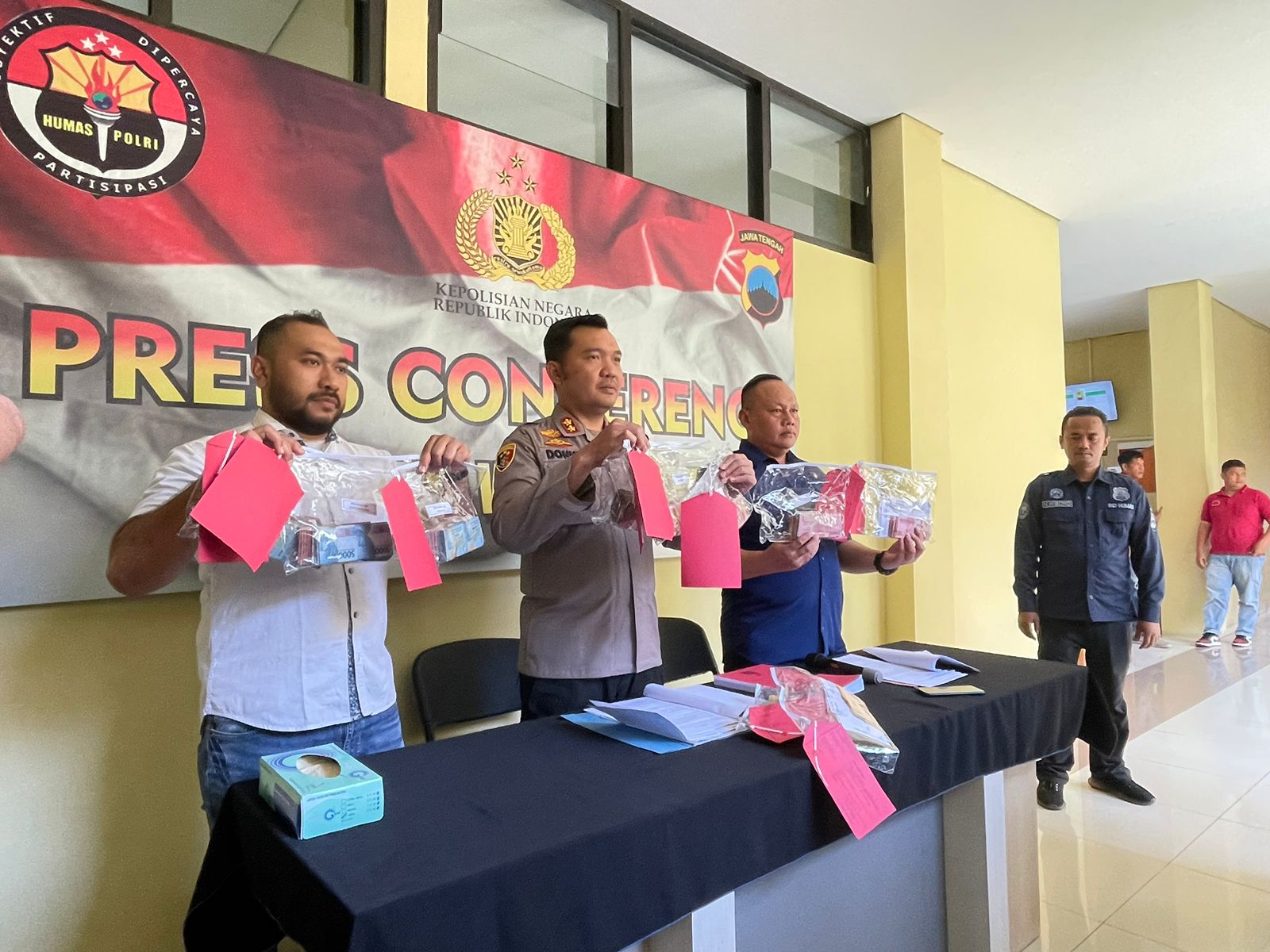 OKNUM KOMISIONER KPU WONOSOBO RR RESMI DITETAPKAN SEBAGAI TERSANGKA