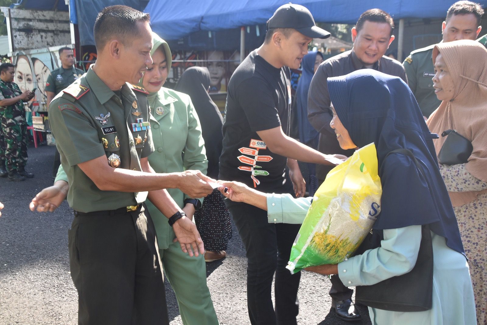 KODIM WONOSOBO GELAR PASAR MURAH UNTUK RINGANKAN BEBAN MASYARAKAT