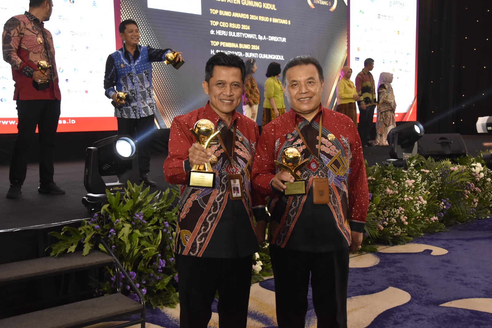 PEMKAB WONOSOBO BORONG 5 PENGHARGAAN DI TOP BUMD AWARDS 2024