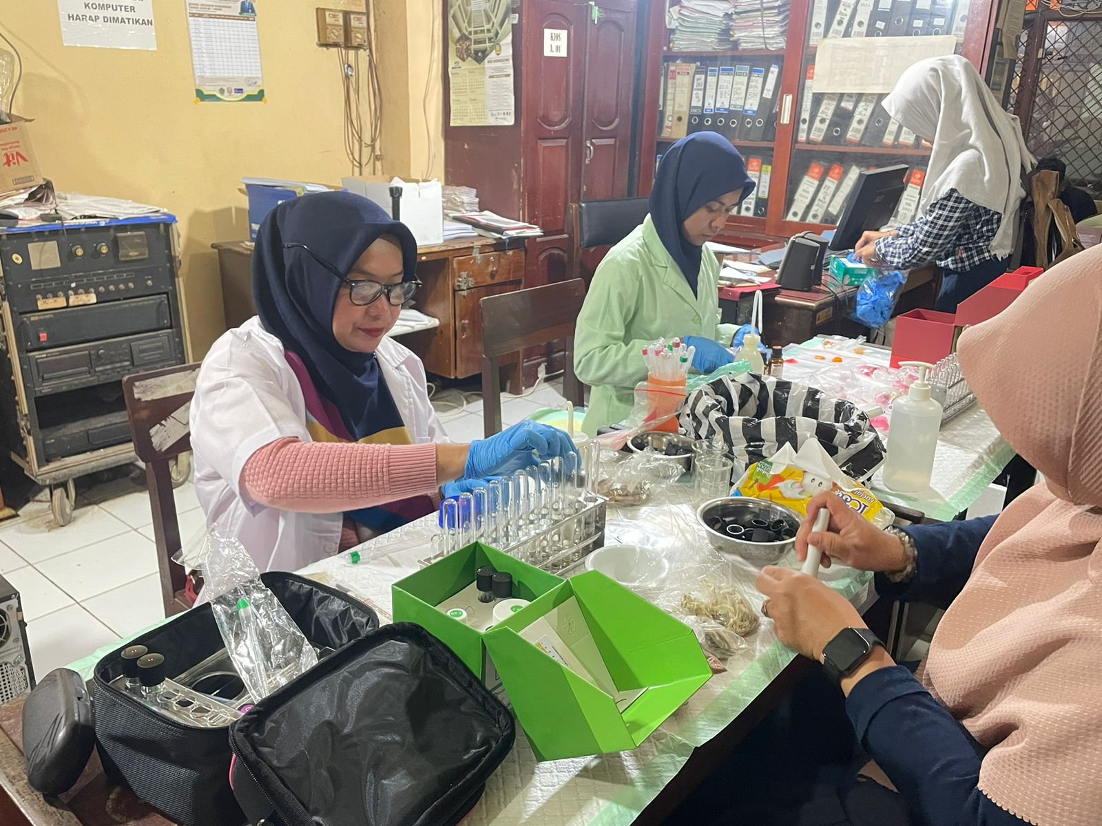 TIM KEAMANAN PANGAN TEMUKAN SEJUMLAH MAKANAN MENGANDUNG UNSUR BERBAHAYA DI PASAR INDUK WONOSOBO