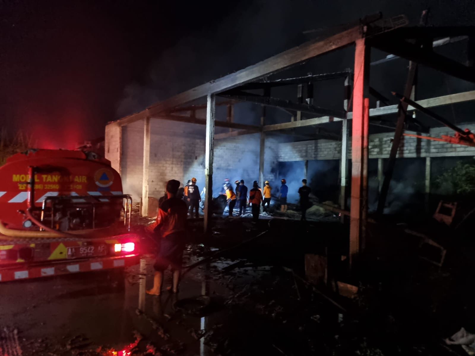 SATU GUDANG MILIK KADES TERBAKAR, KERUGIAN MENCAPAI 500 JUTA RUPIAH