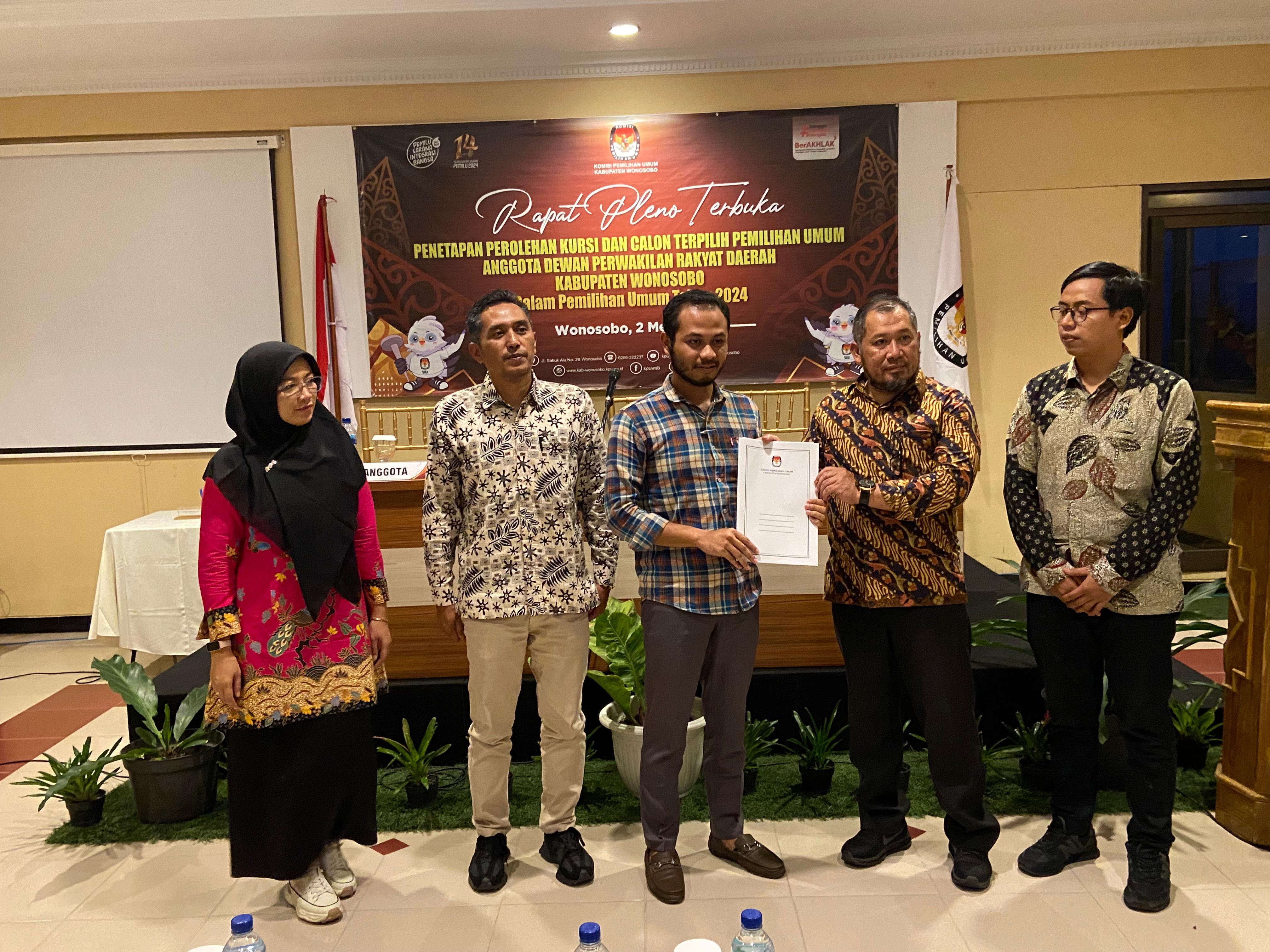 KPU UMUMKAN PORELAHAN KURSI DAN CALON TERPILIH ANGGOTA DPRD HASIL PEMILU 2024