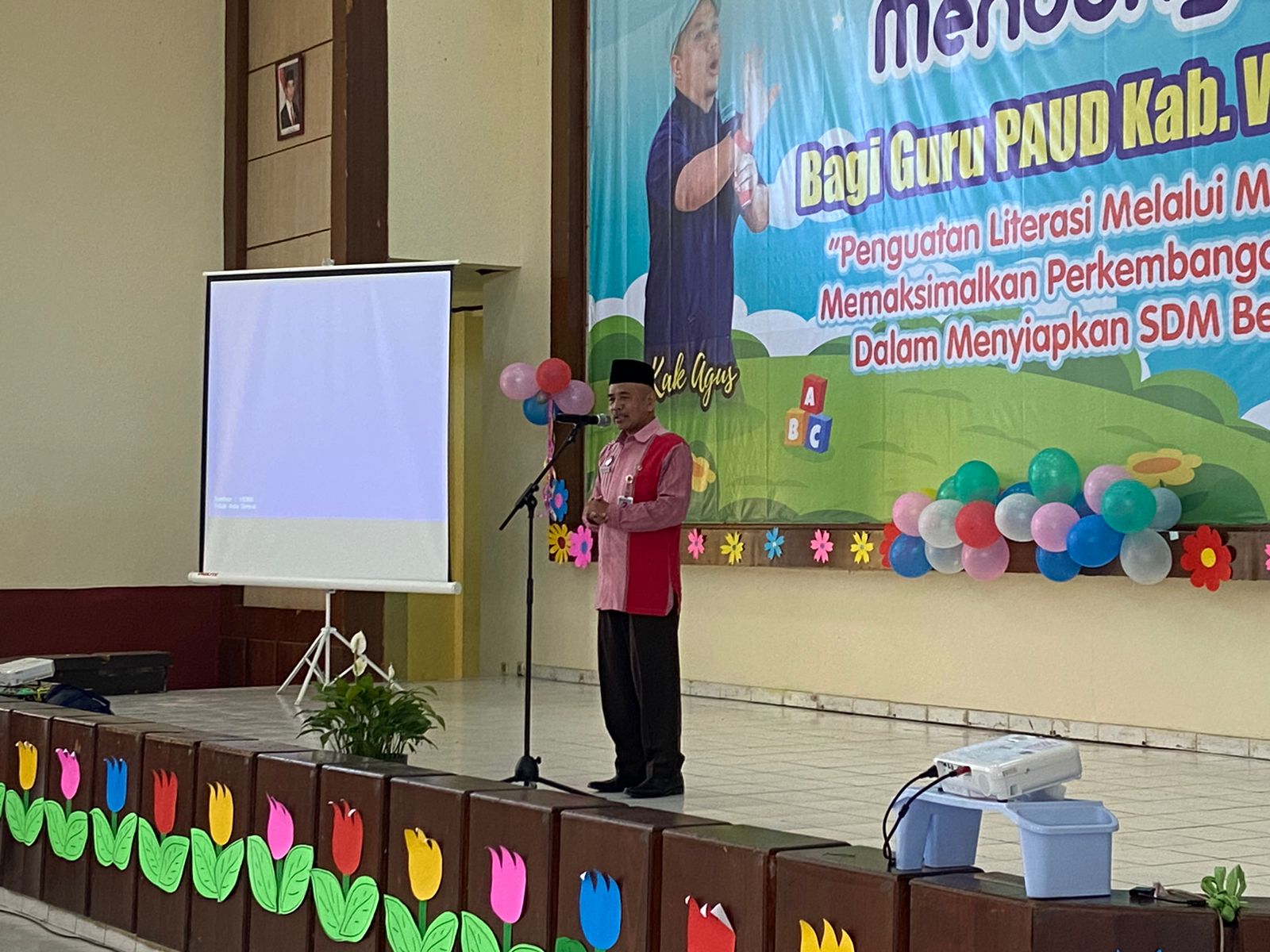 WORKSHOP MENDONGENG GURU PAUD, PERKUAT LITERASI ANAK