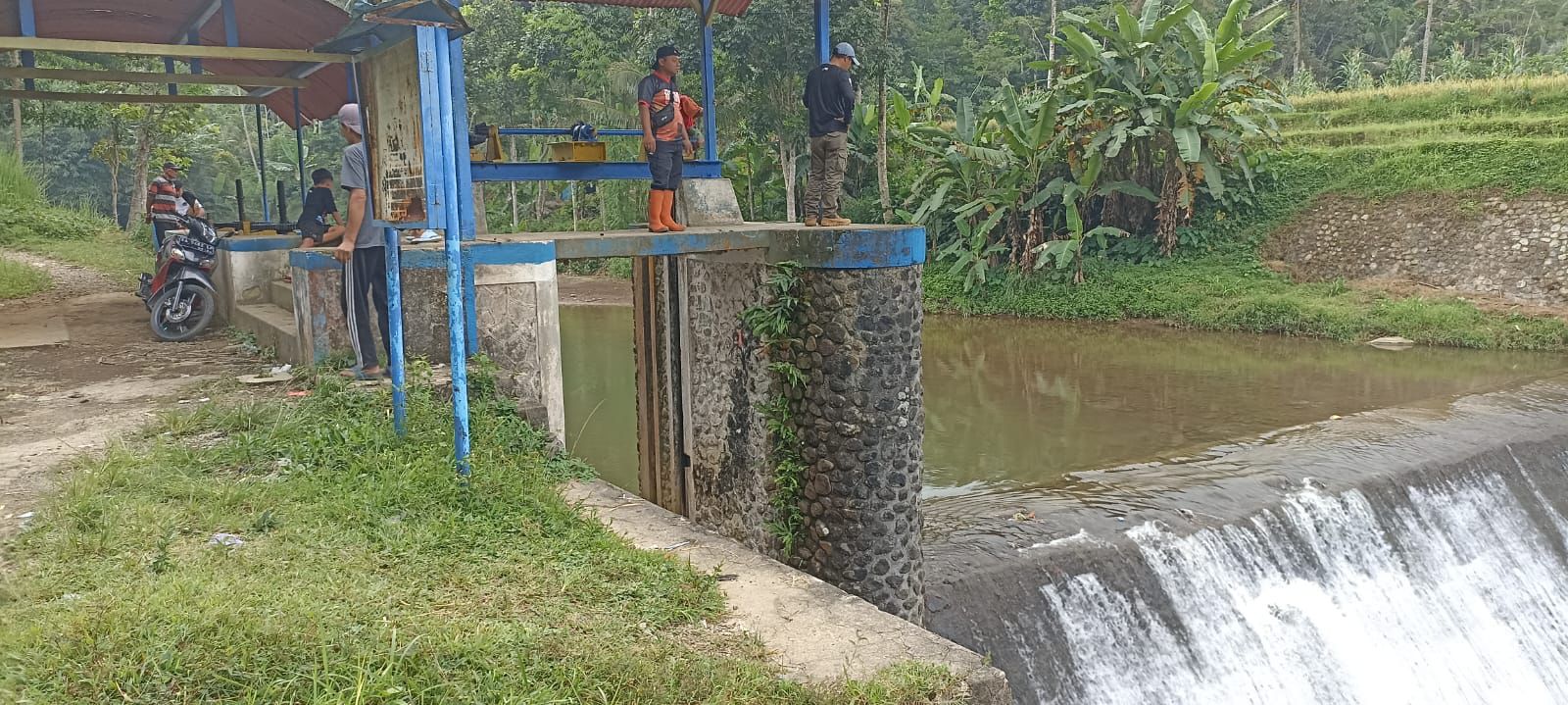 SEORANG ANAK 10 TAHUN MENINGGAL TERBAWA ARUS SUNGAI BOGOWONTO