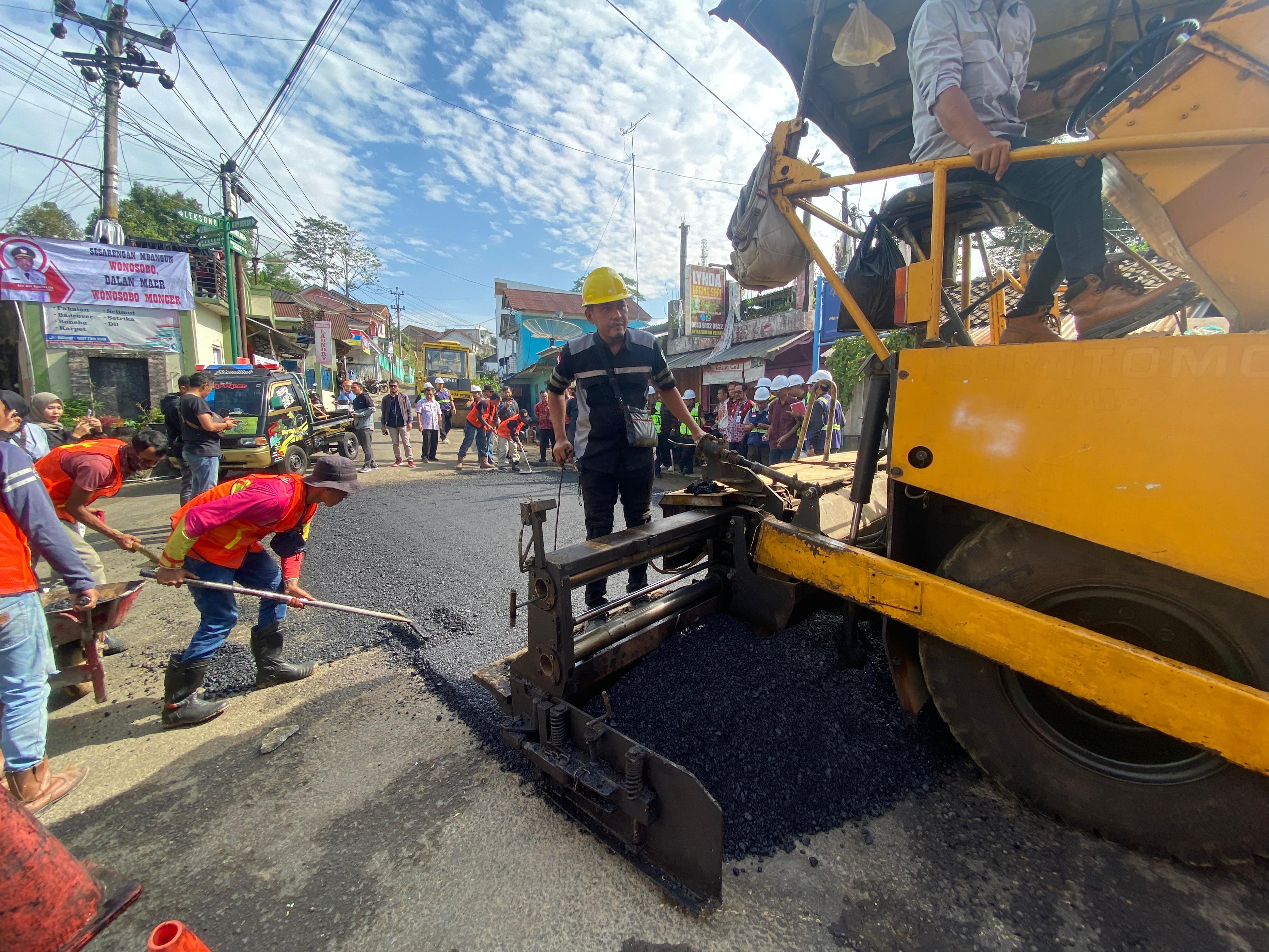 PEMKAB GELONTORKAN RP111 MILIAR DALAM PENANGANAN JALAN 2024