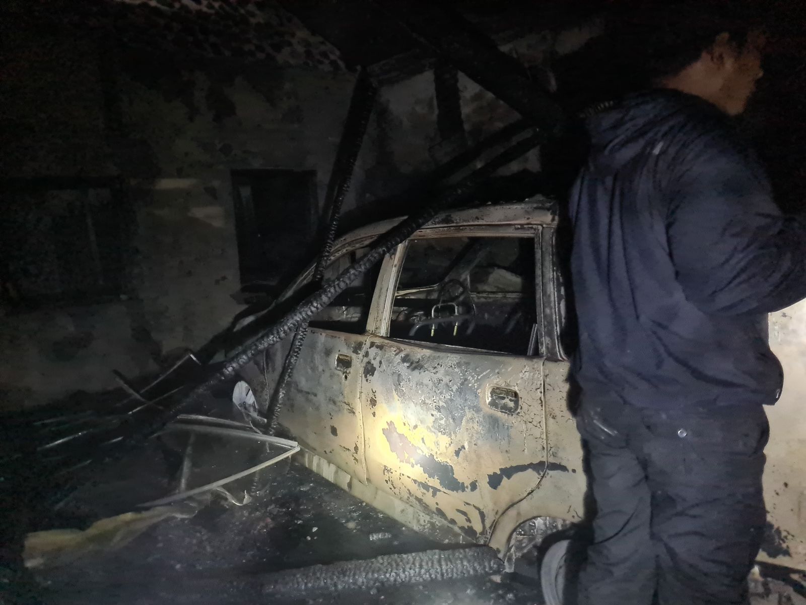 KEBAKARAN DI DESA PAGEREJO, RUMAH MOBIL DAN MOTOR HANGUS TERBAKAR