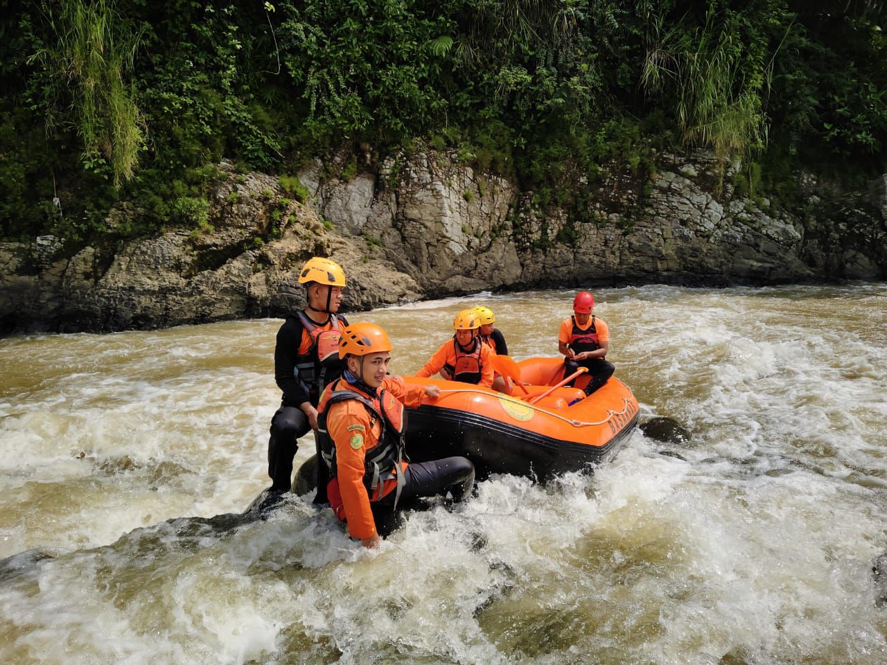 PAMIT PERGI MEMANCING, SEORANG WARGA DITEMUKAN TAK BERNYAWA DI KEBUN