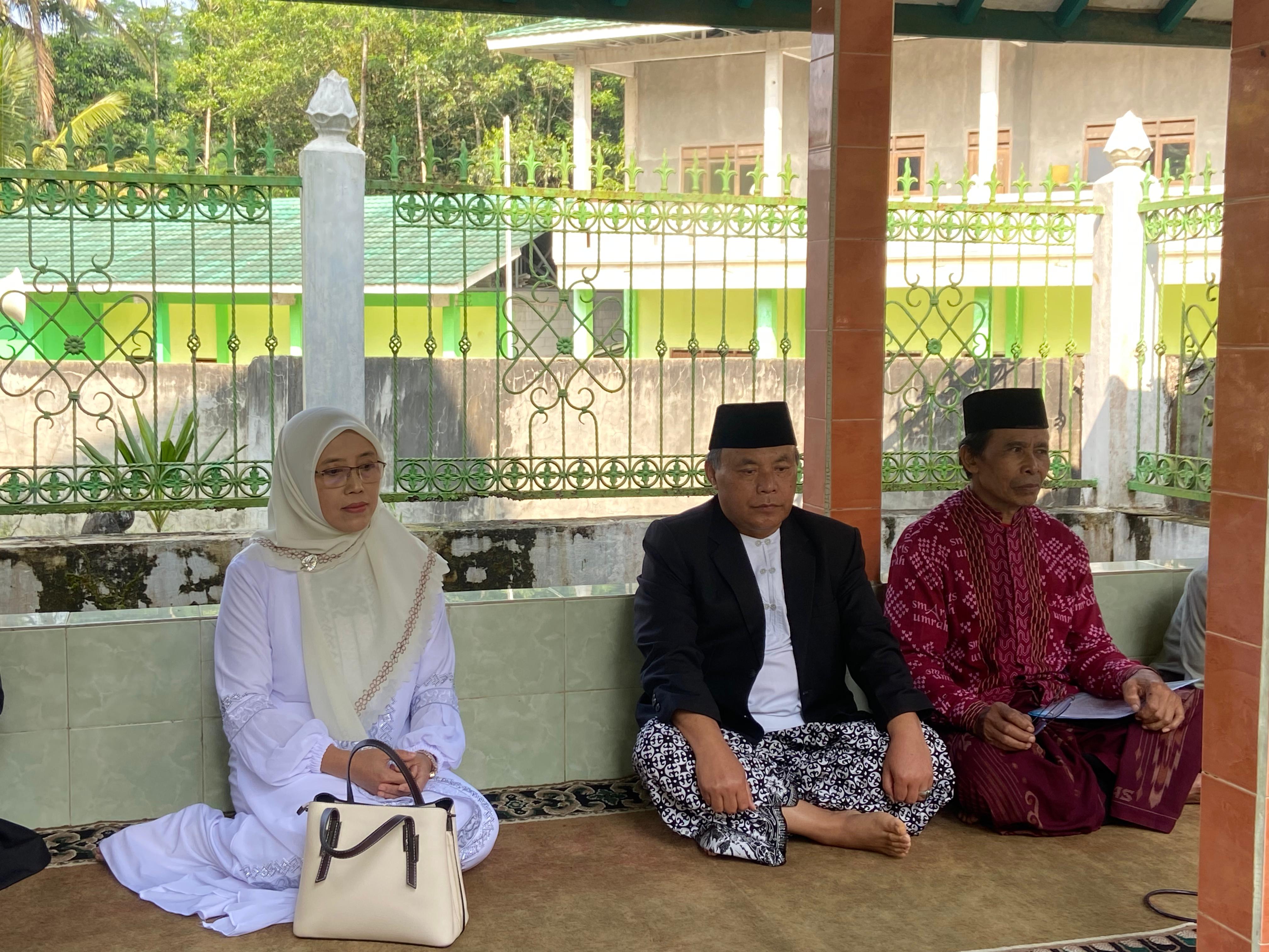 ZIARAH MAKAM PENDIRI WONOSOBO, WABUP KUNJUNGI MAKAM K.H. ASMOROSUFI