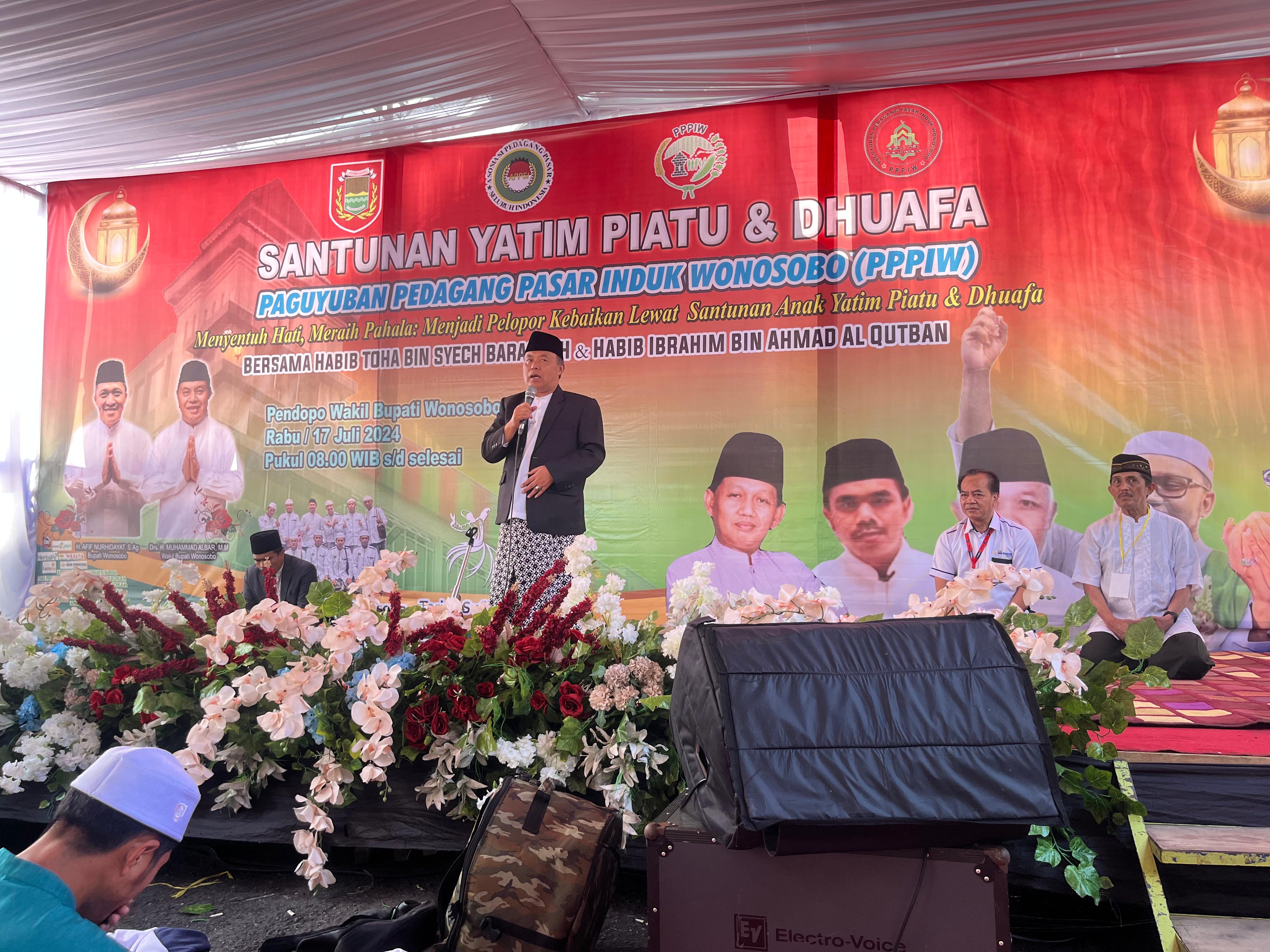 KOLABORASI PPPIW DAN KAJIAN JUMAT BAROKAH, BERIKAN SANTUNAN YATIM PIATU DAN DHUAFA