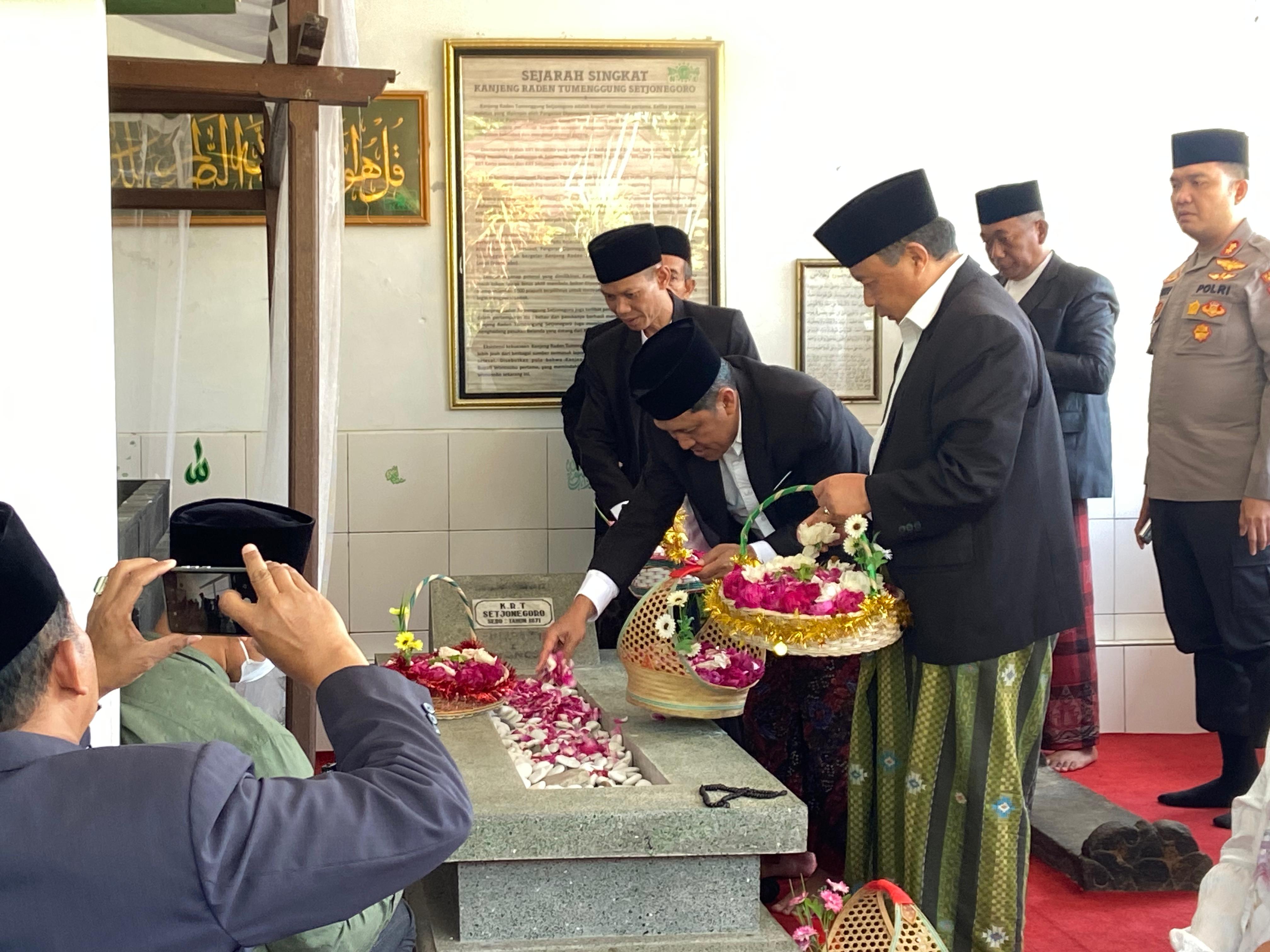 ZIARAH MAKAM BUPATI PERTAMA WONOSOBO, KENANG JASA DAN PERJUANGAN TERDAHULU