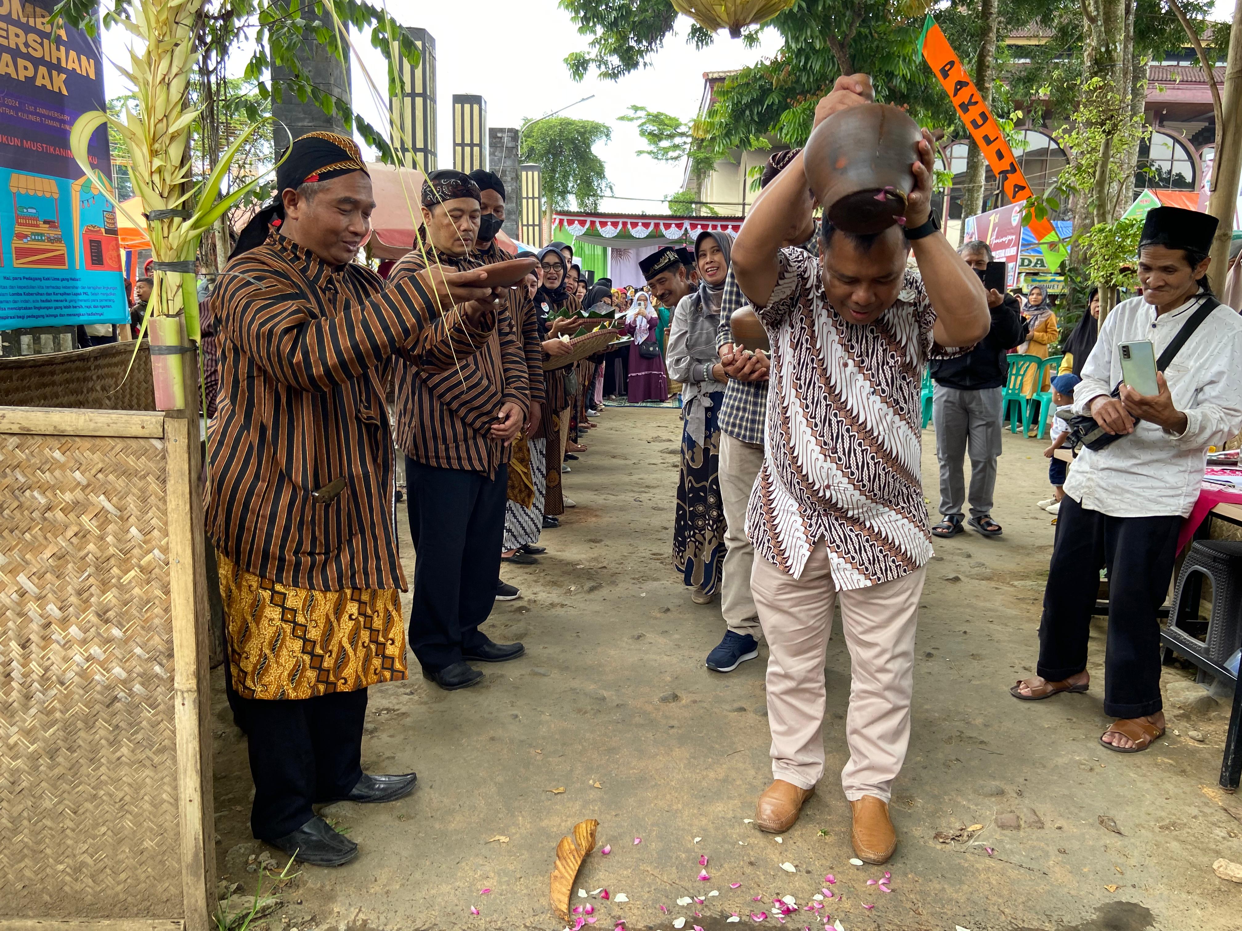 RAYAKAN SATU TAHU  PENEMPATAN, PAKULINAN GELAR BERBAGAI ACARA SEBAGAI WUJUD SYUKUR