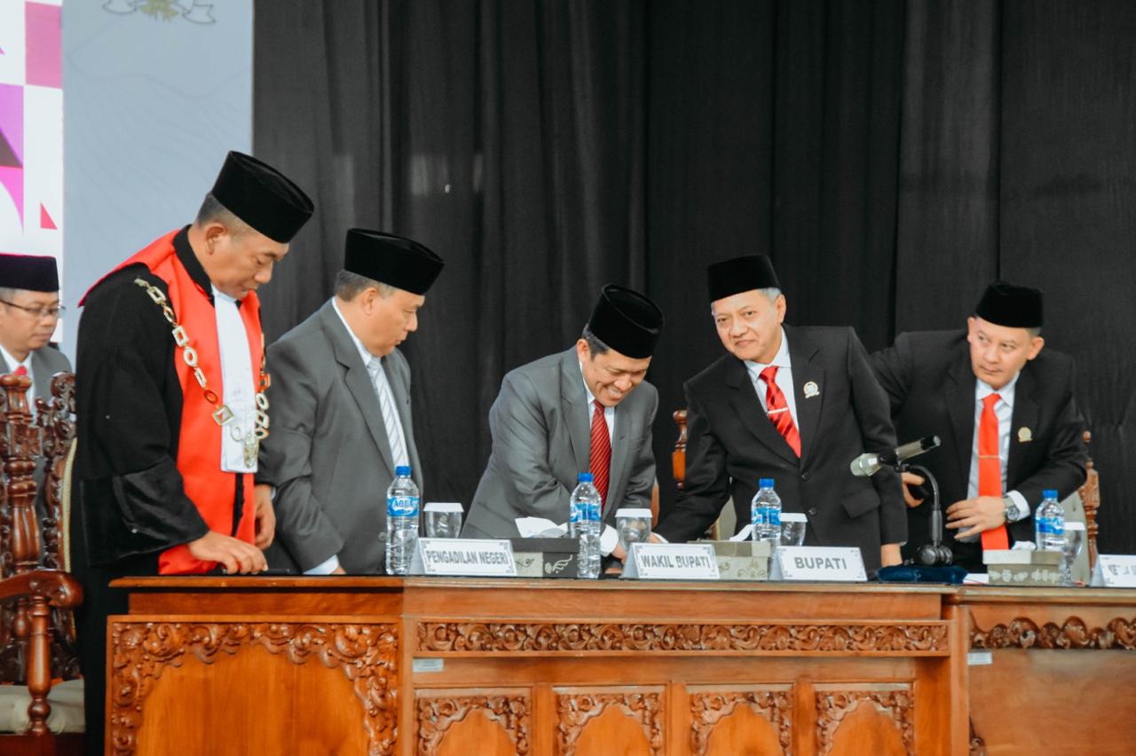 45 ANGGOTA DPRD KABUPATEN WONOSOBO PERIODE 2024-2029, UCAPKAN SUMPAH JANJI