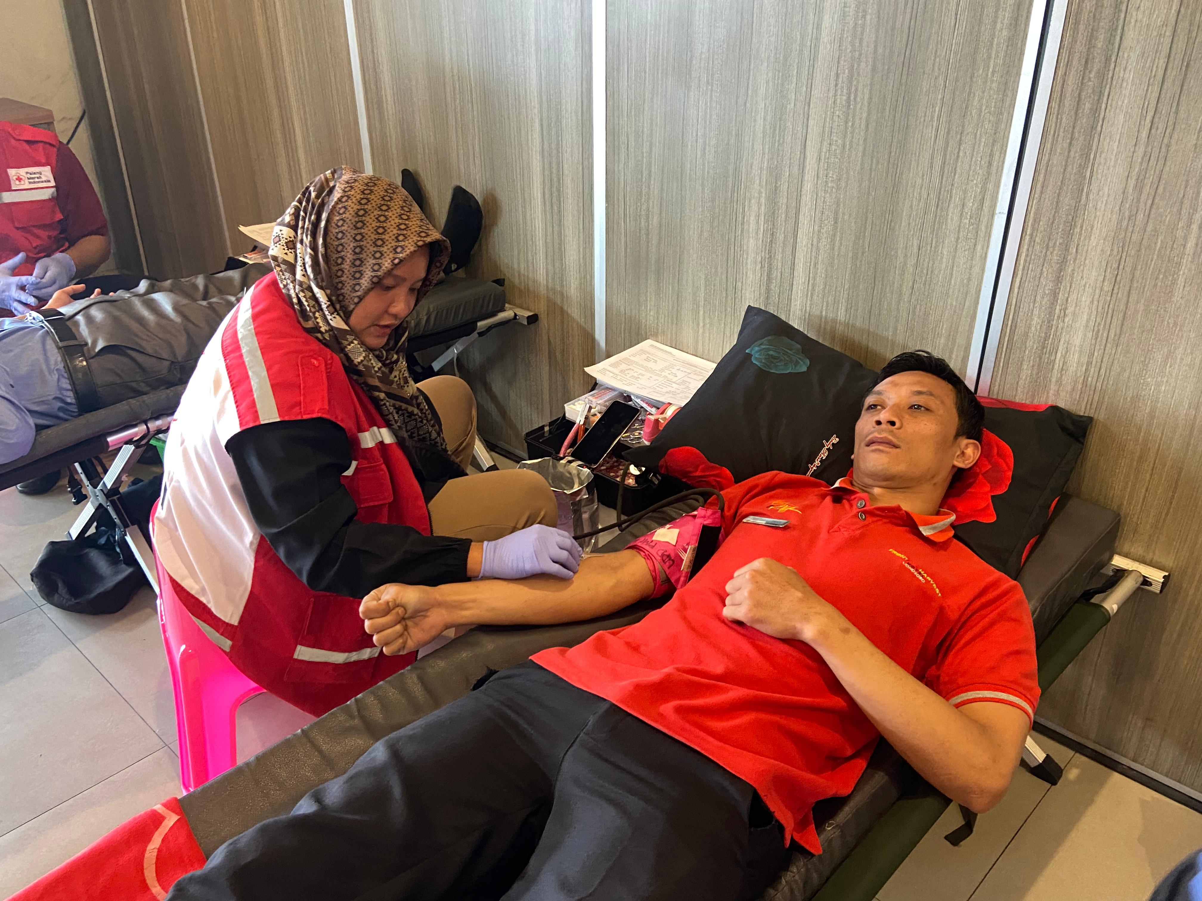 FRONT ONE HARVEST HOTEL GELAR DONOR DARAH BERSAMA PMI WONOSOBO