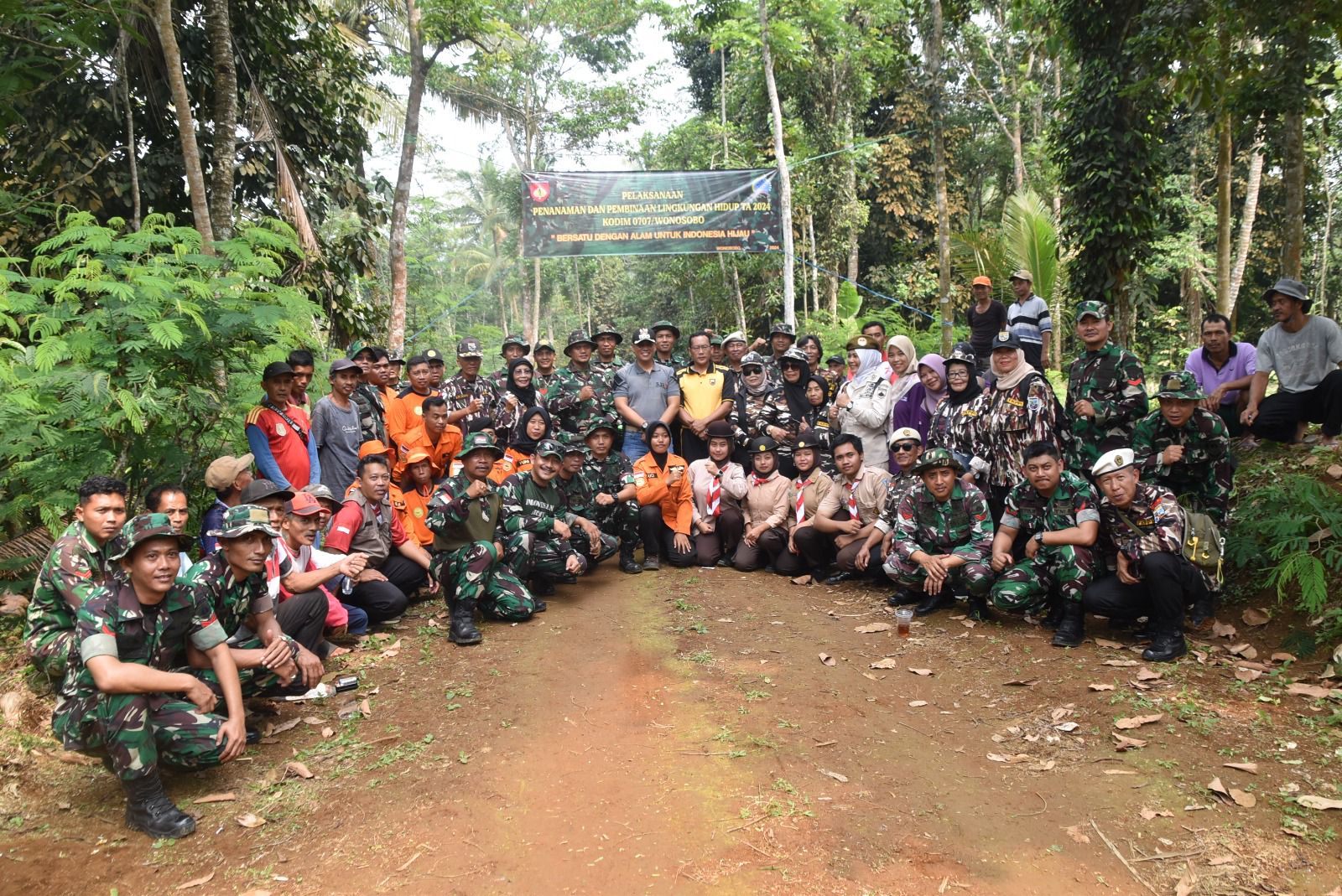 KODIM WONOSOBO TANAM 1300 BIBIT POHON UNTUK JAGA KELESTARIAN LINGKUNGAN