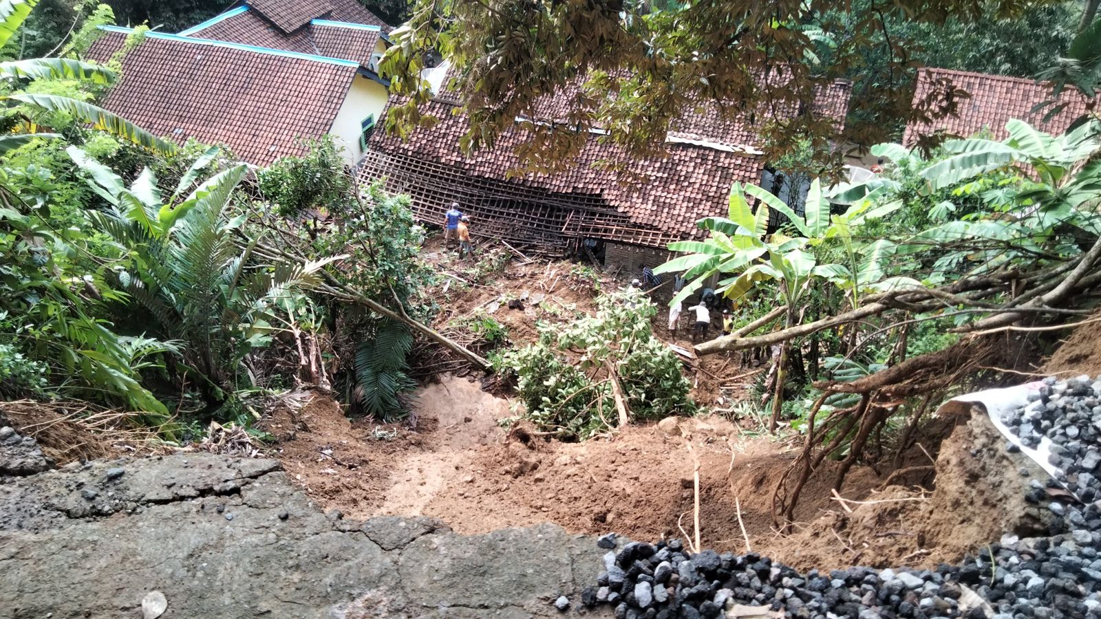 HUJAN LEBAT YANG GUYUR WONOSOBO, AKIBATKAN BENCANA DI SEJUMLAH TITIK