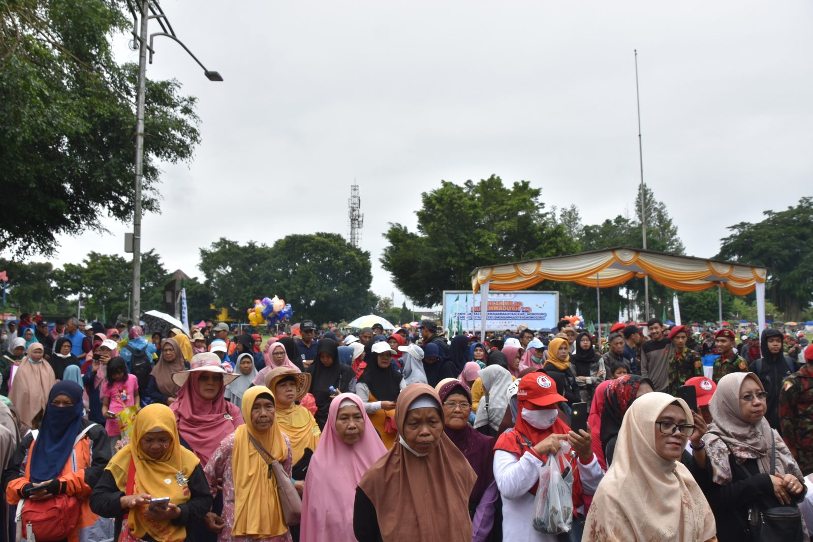 PUNCAK MILAD MUHAMMADIYAH KE-112, 20 RIBU WARGA IKUTI JALAN SEHAT DI WONOSOBO