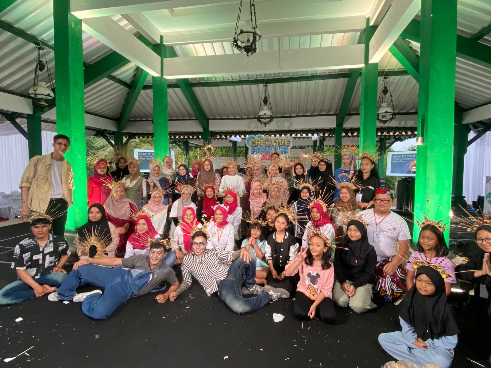 PELATIHAN MEMBUAT HEADPIECE RAMAIKAN WONOSOBO CREATIVE PRENEUR 2024 Lok : Wonosobo