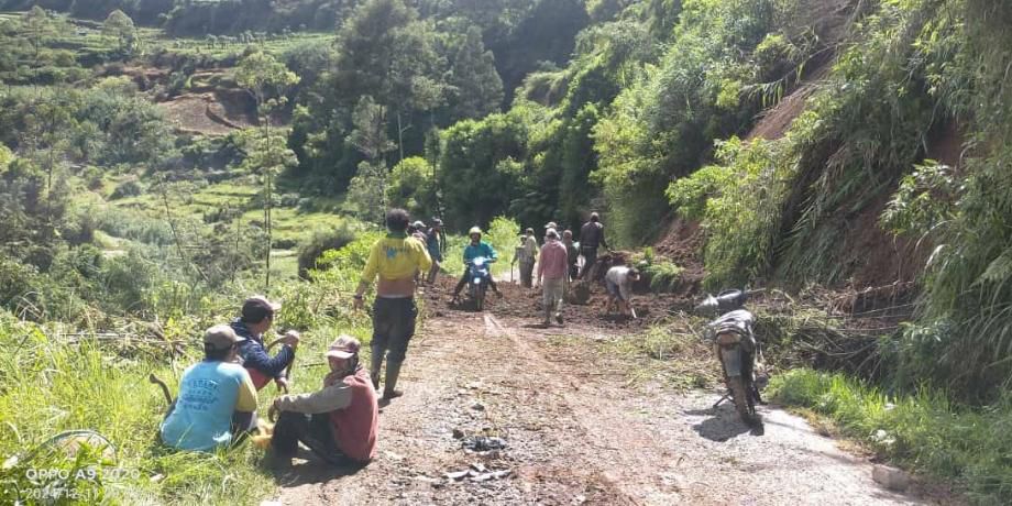 SEDIKITNYA TUJUH TITIK BENCANA TERJADI AKIBAT CUACA EKTREM DI WONOSOBO, SATU DUSUN TERISOLASI LONGSOR