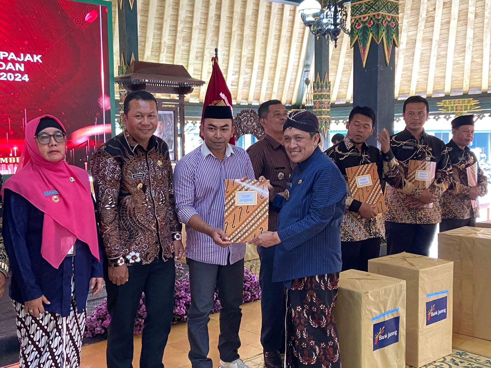 PEMKAB WONOSOBO BERIKAN APRESIASI ATAS PEMBAYARAN PBB-P2 2024