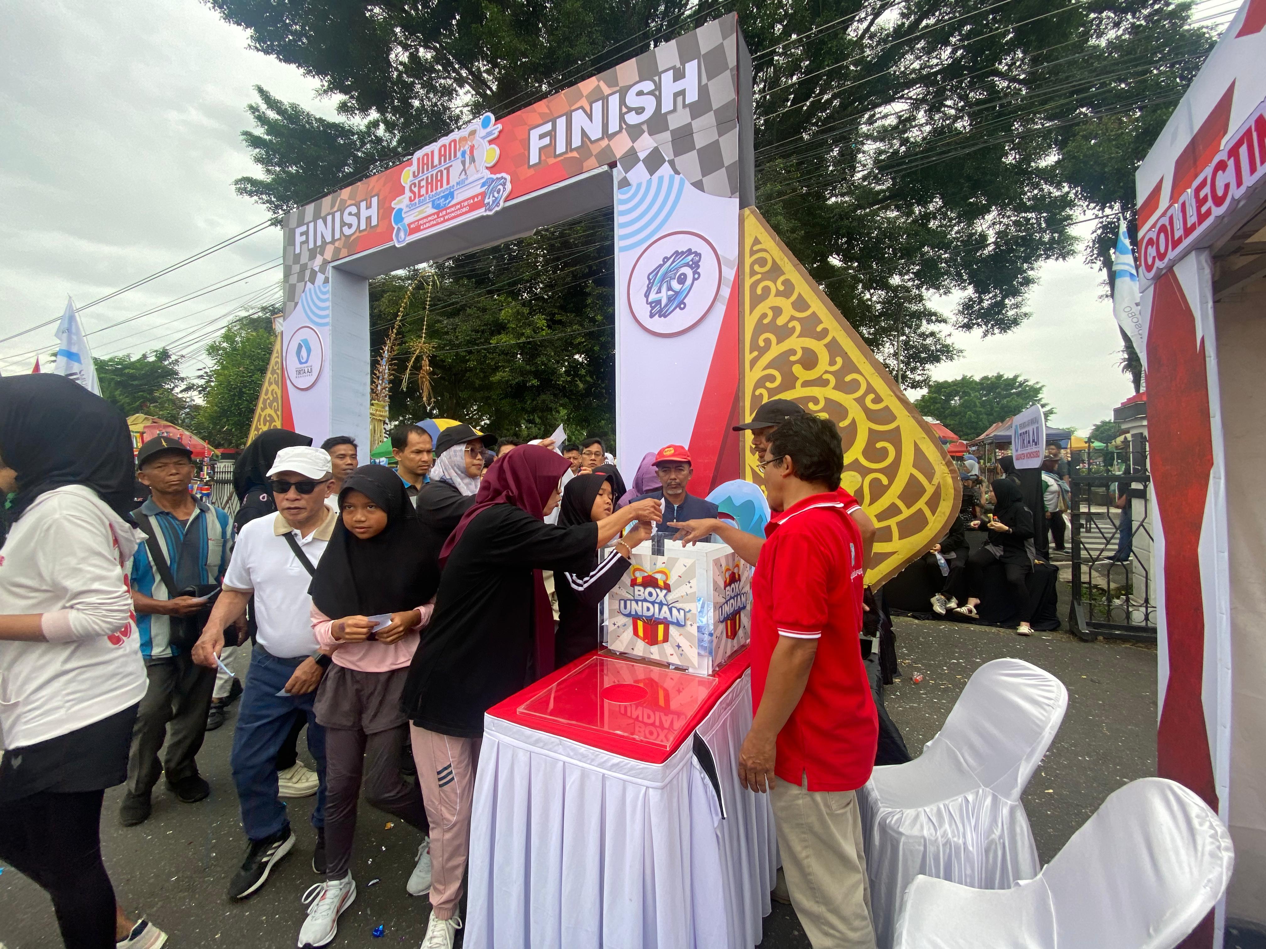 MERIAH! PERUMDA AIR MINUM TIRTA AJI GELAR JALAN SEHAT BERHADIAH UMRAH GRATIS