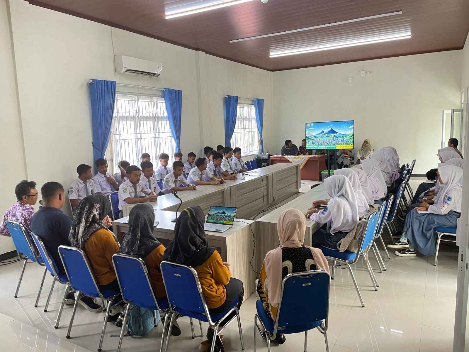 TERIMA KUNJUNGAN DARI SMK 1 WANAYASA, DISKOMINFO WONOSOBO TERBUKA UNTUK SIAPA SAJA