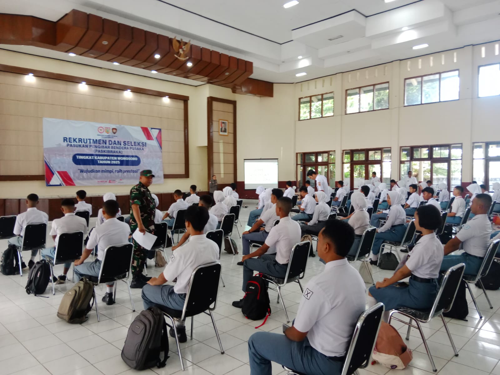 298 PELAJAR BERSAING UNTUK JADI PASUKAN PENGIBAR BENDERA