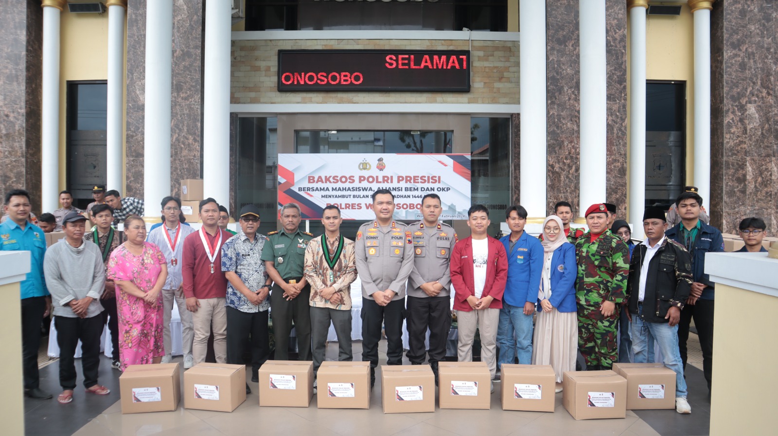 POLRES WONOSOBO BAGIKAN 250 PAKET SEMBAKO