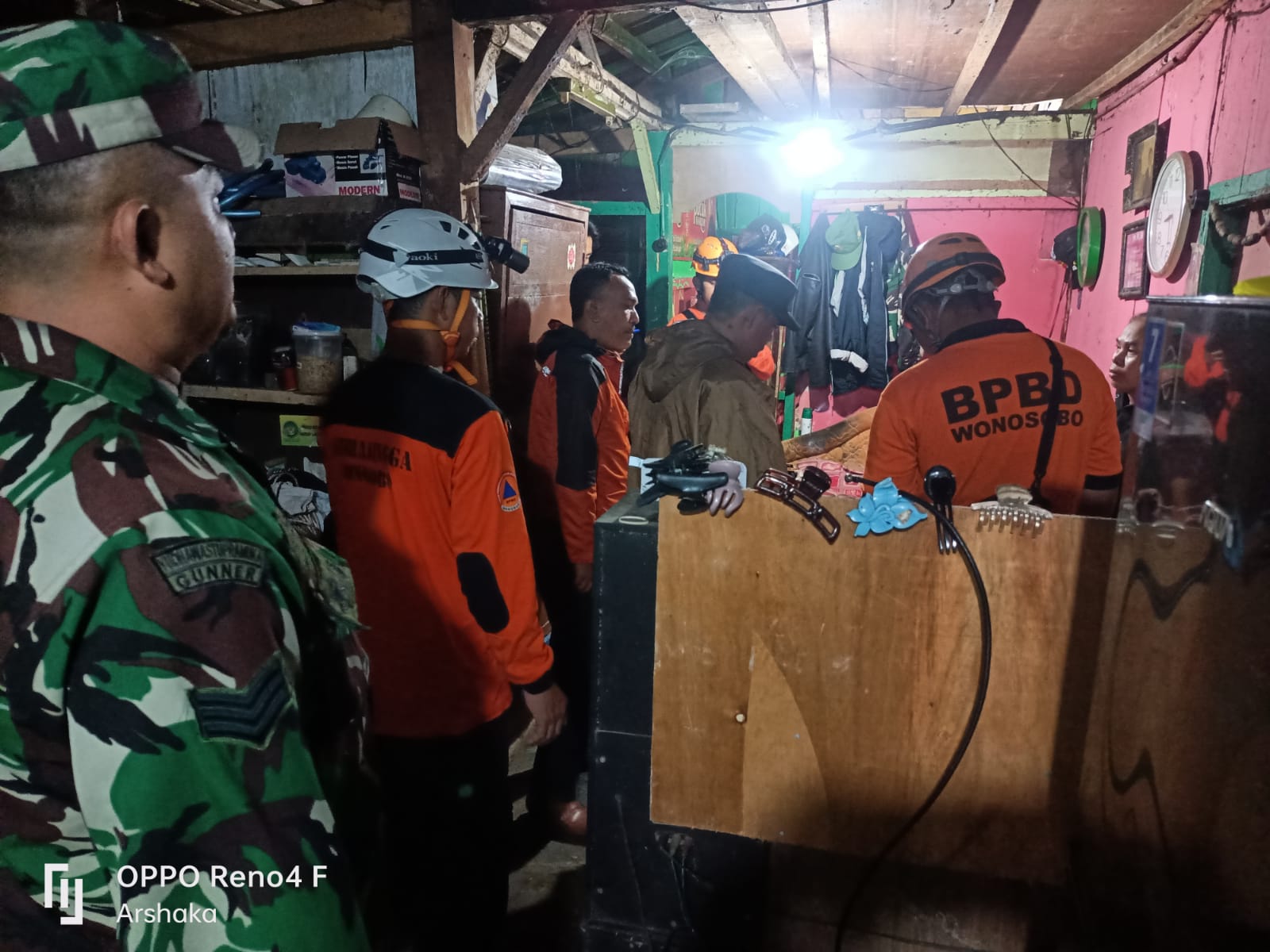 SATU RUMAH WARGA RUSAK AKIBAT TEBING SETINGGI 6 METER LONGSOR