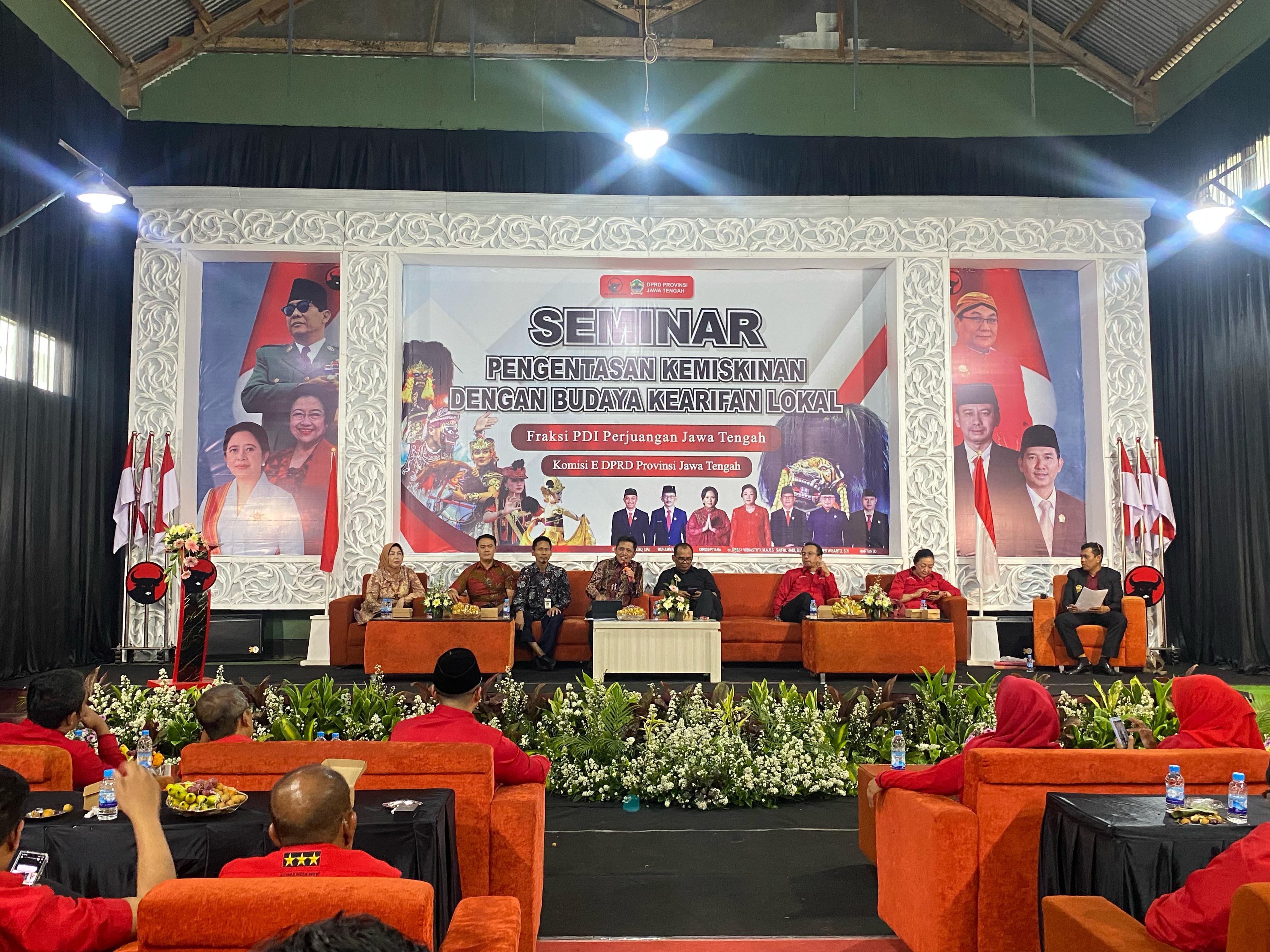 PENTAS SENI TRADISIONAL JADI UPAYA PENGENTASAN KEMISKINAN DAN TUMBUHKAN EKONOMI MASYARAKAT