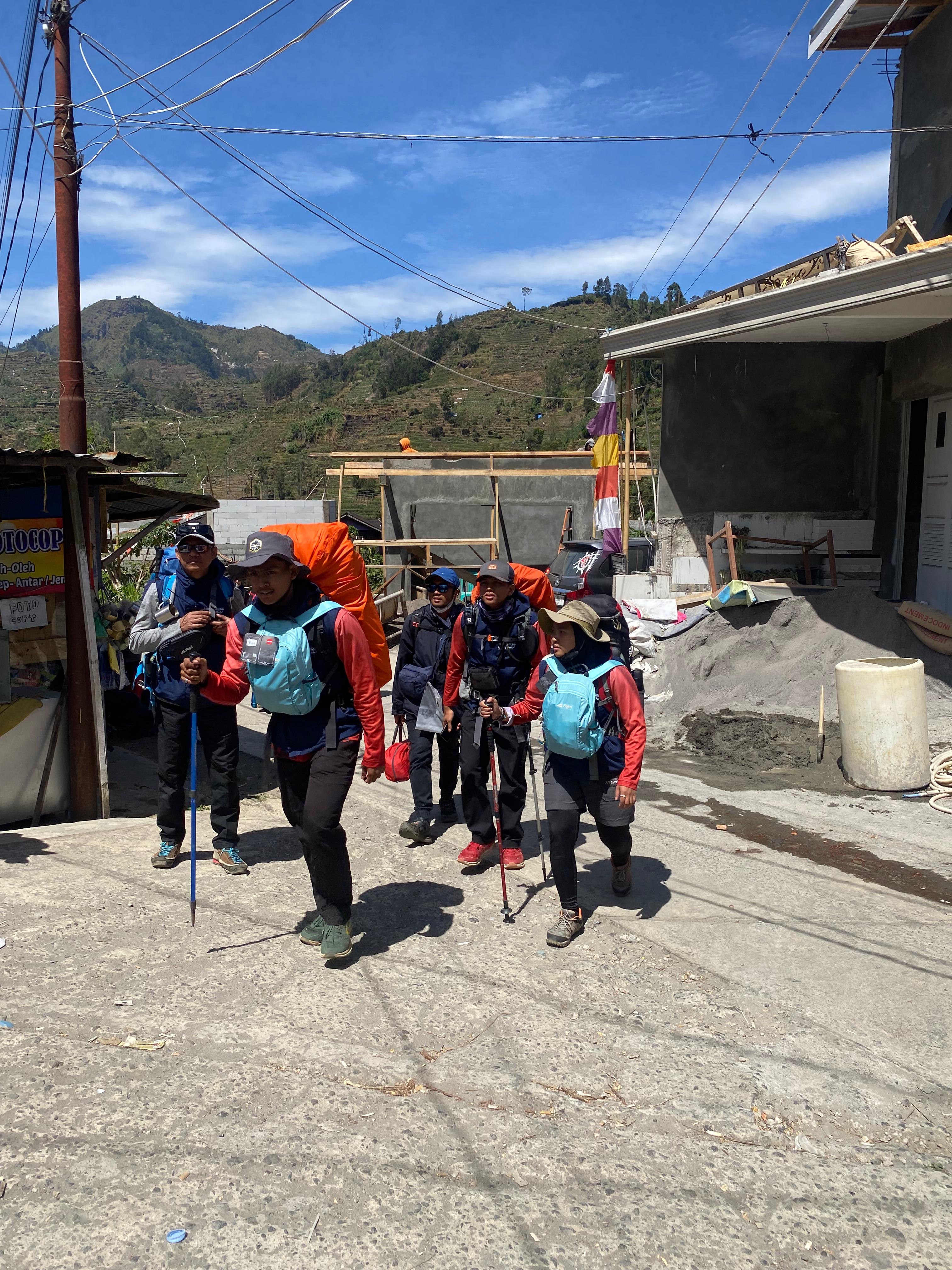 PENDAKI GUNUNG PRAU CAPAI 10 RIBU PADA LIBUR PANJANG WAISAK