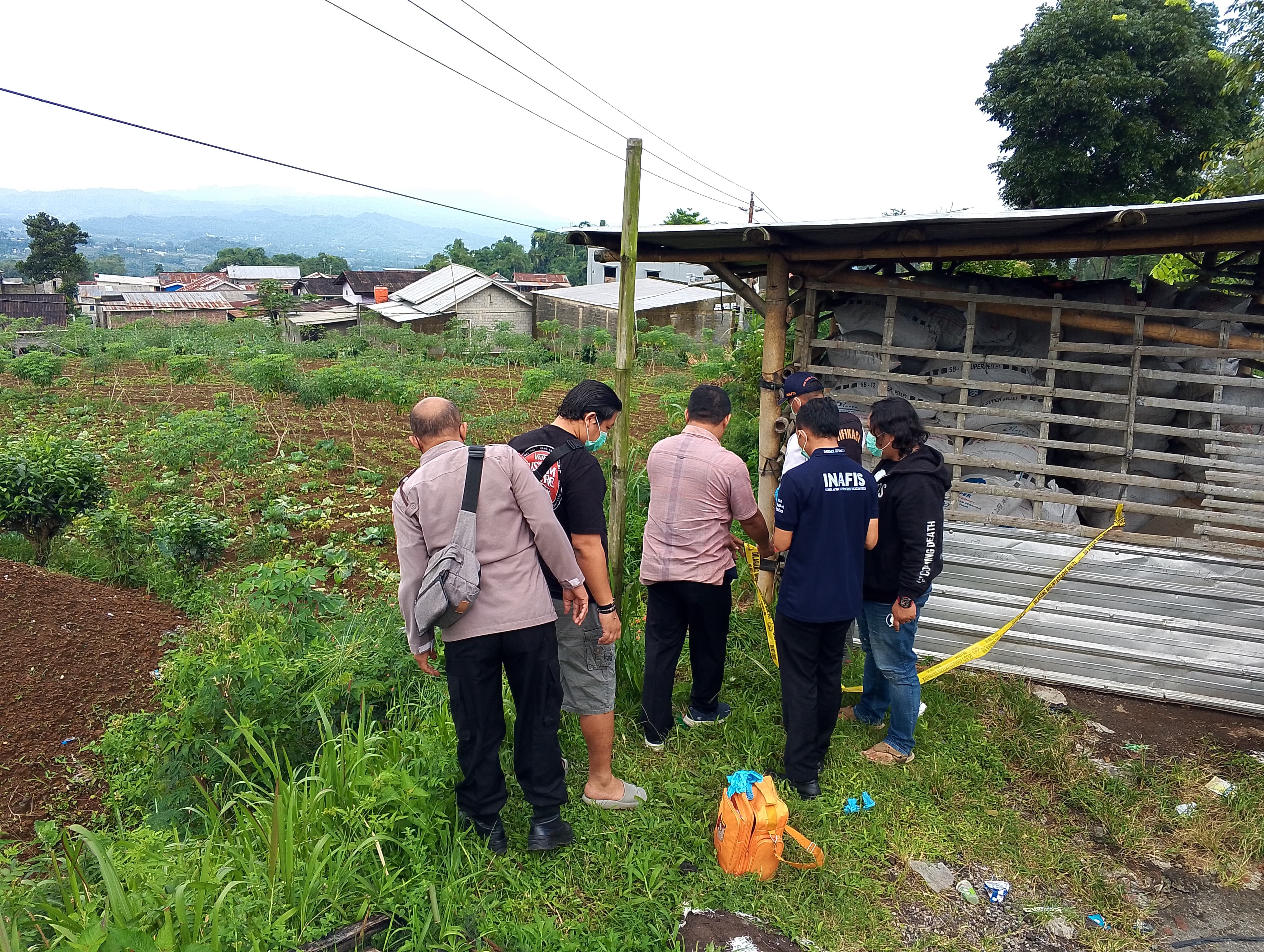 MAYAT BAYI DITEMUKAN DEKAT GUDANG PUPUK DI KERTEK