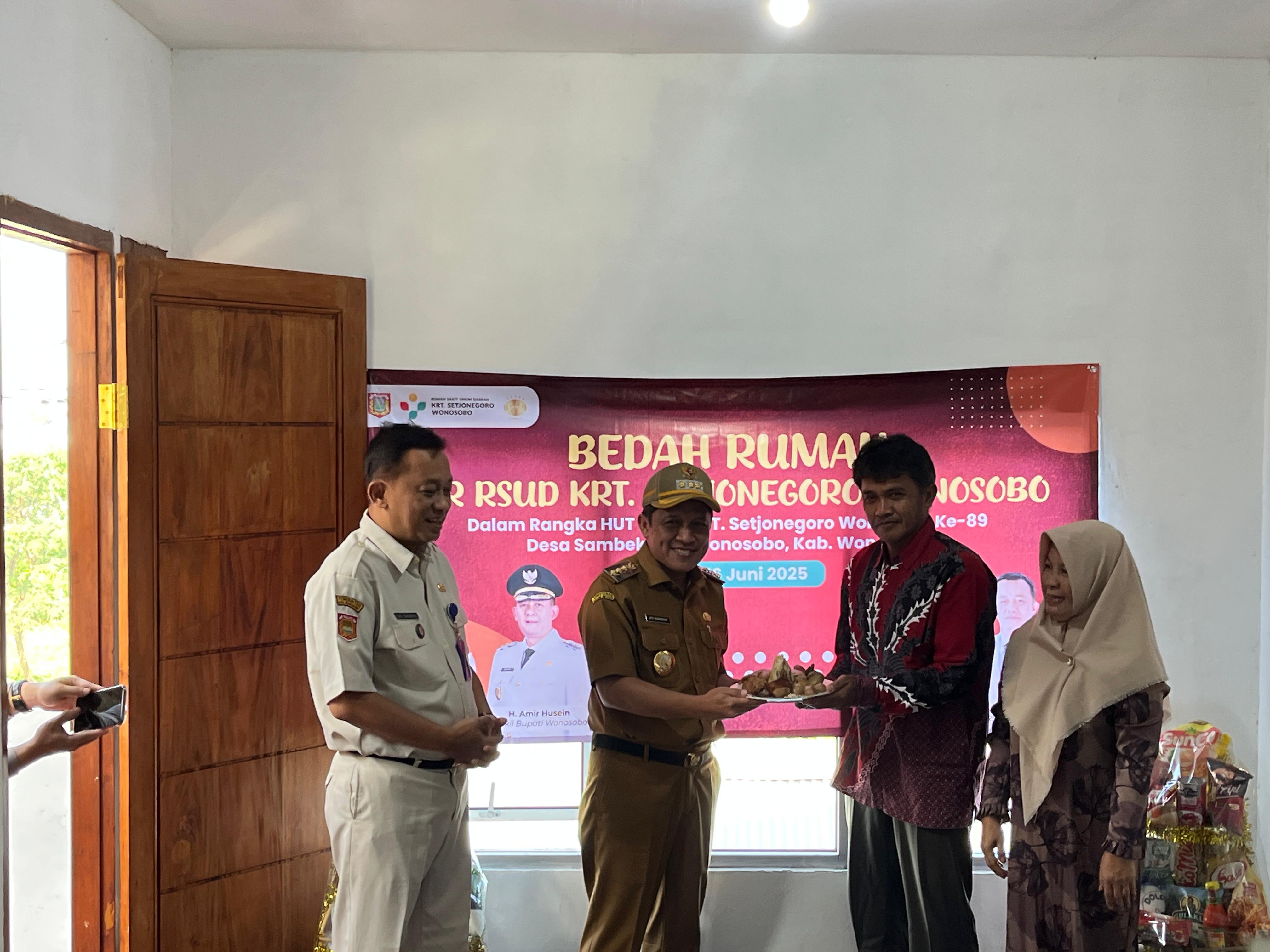 RSUD SETJONEGORO BEDAH RUMAH TIDAK LAYAK HUNI MILIK SEORANG WARGA SAMBEK