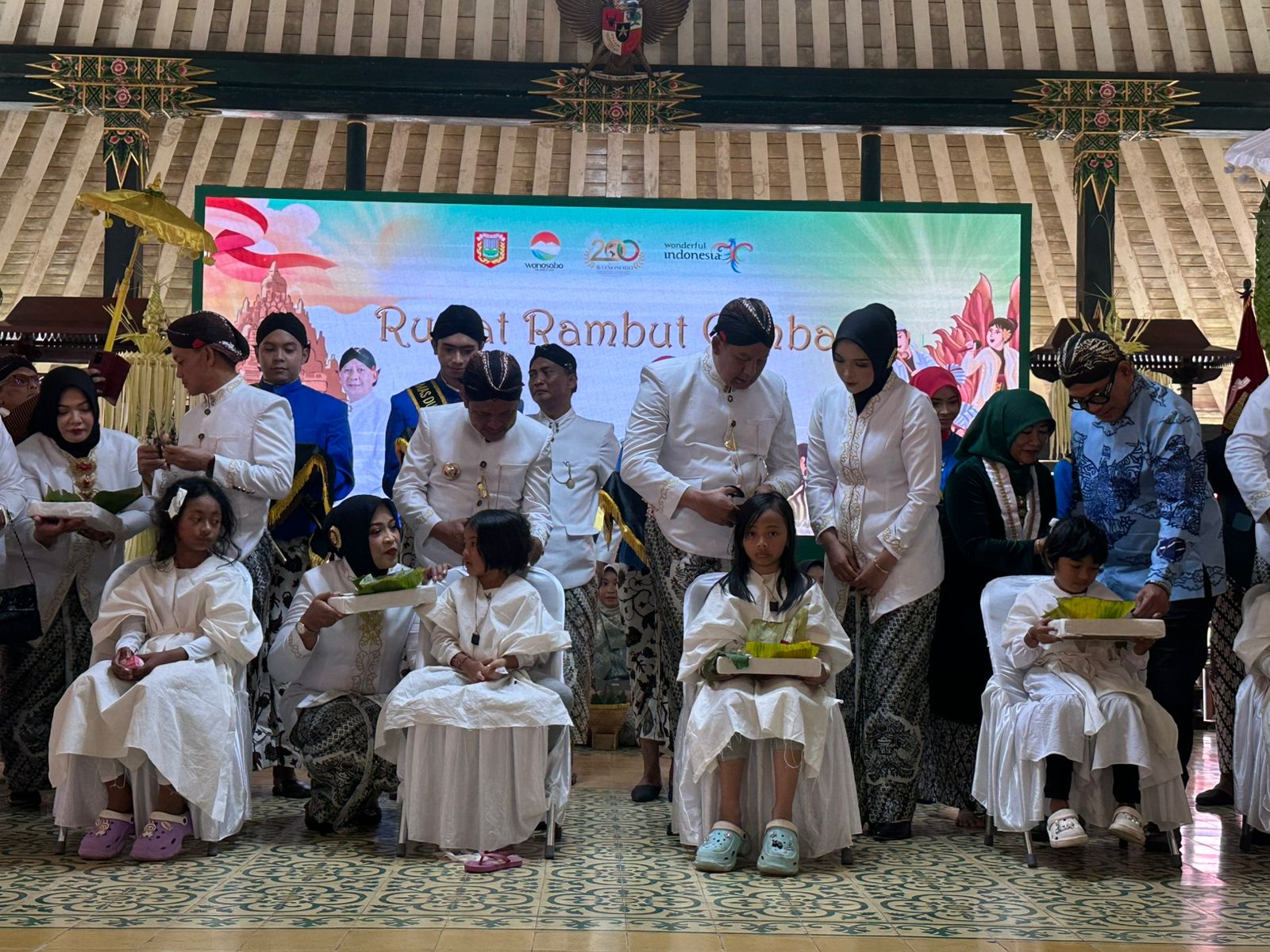 TRADISI RUWAT RAMBUT GIMBAL WARNAI 200 TAHUN WONOSOBO