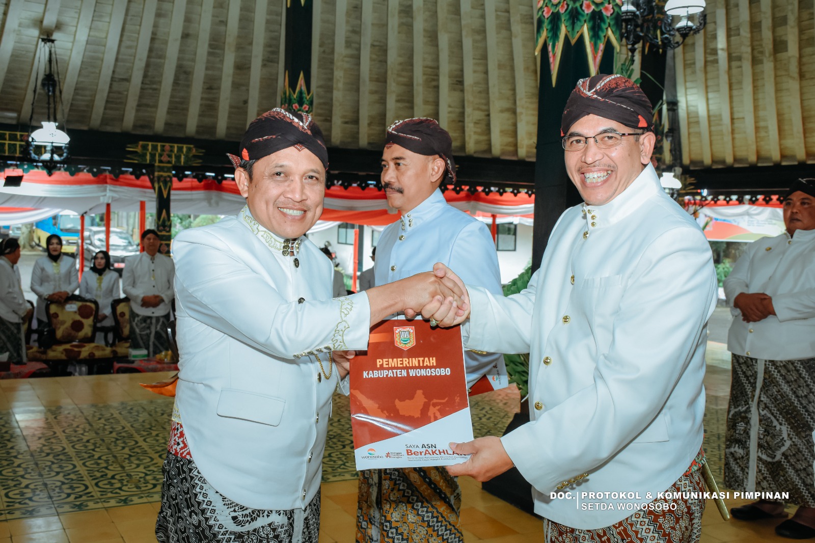 BUPATI LANTIK 12 PEJABAT ESELON II WONOSOBO USAI UPACARA HARI JADI KE-200