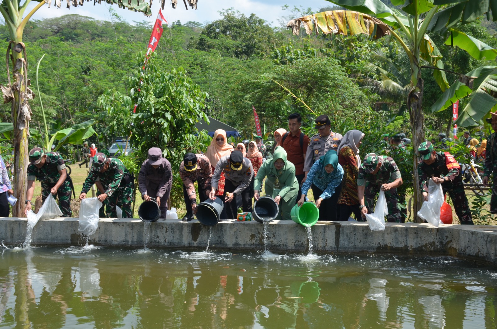 TMMD TAHAP TIGA SELESAI, JALAN BARU DI DESA KALIDADAP DIHARAPKAN DONGKRAK EKONOMI WARGA