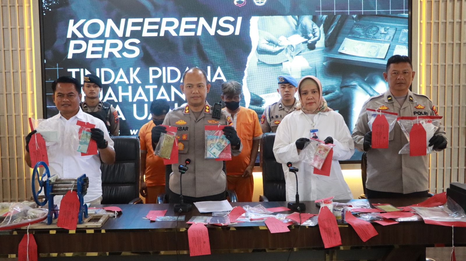 SINDIKAT UANG PALSU TERUNGKAP, DUA PELAKU DITANGKAP