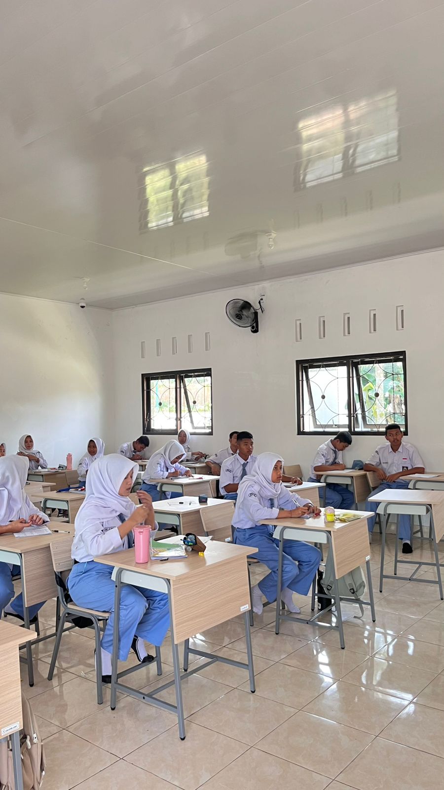 SISWA SEKOLAH RAKYAT MULAI TERBIASA DENGAN JADWAL SEKOLAH DAN ASRAMA