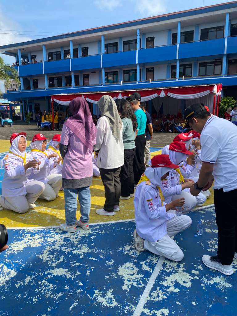 SMA MUHAMMADIYAH WONOSOBO GELAR PERINGATAN HARI CUCI TANGAN PAKAI SABUN SEDUNIA DAN JUMAT BERSERI