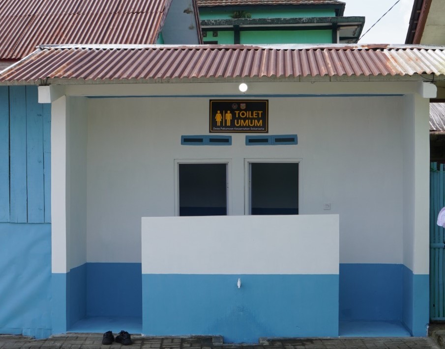 Kantor Imigrasi Wonosobo Perbaiki Toilet Umum di Desa Pakuncen, Rayakan Hari Bhakti IMIPAS ke-1