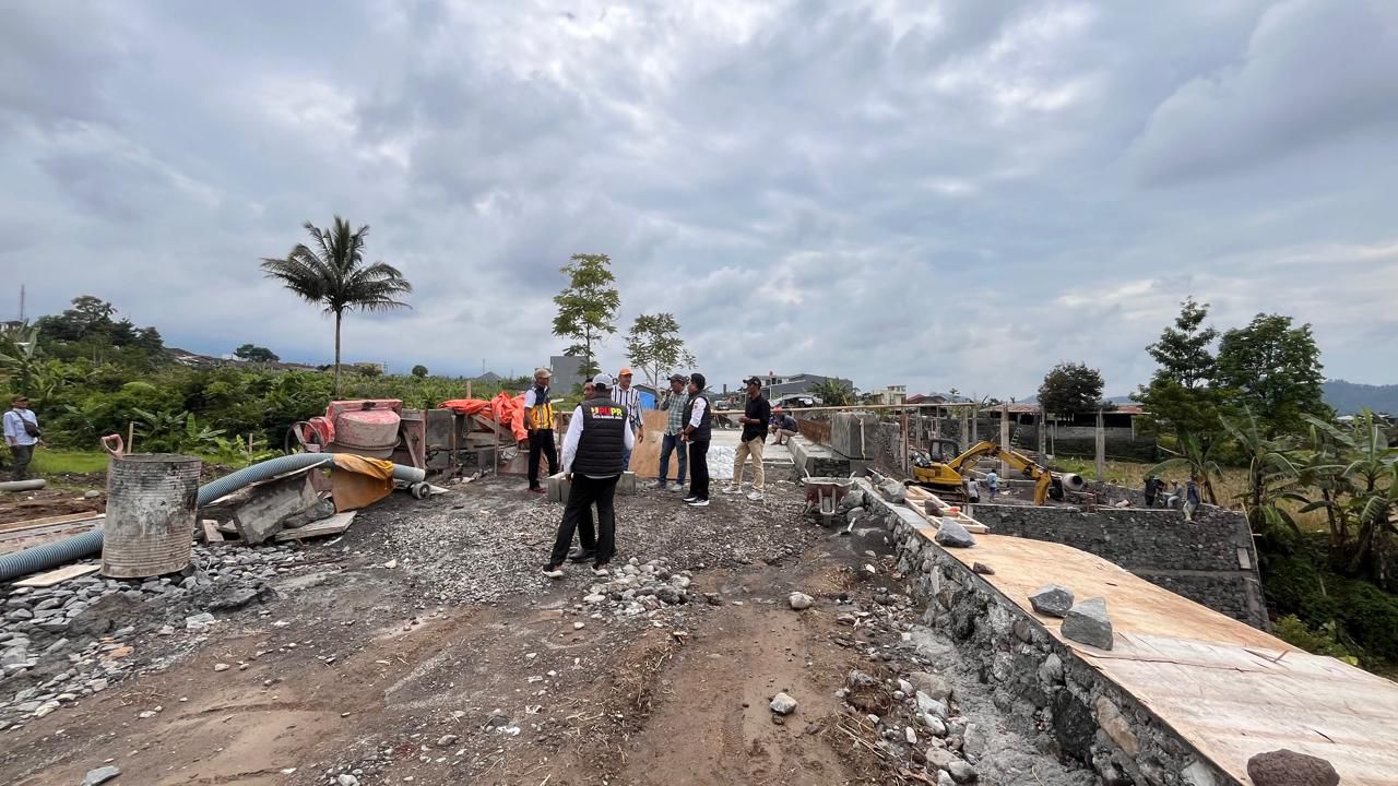 PEMBANGUNAN RUAS JALAN LINGKAR SELATAN KERTEK DITARGETKAN RAMPUNG SEBELUM H-7 LEBARAN 2026