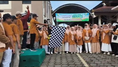 RIBUAN PESERTA IKUTI JALAN SEHAT KEMENAG WONOSOBO DALAM RANGKA PERINGATI HAB KE-80