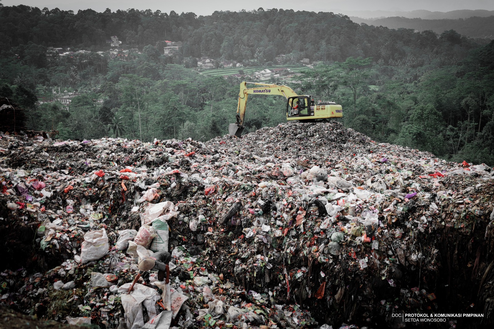 VOLUME SAMPAH MASUK KE TPA WONOREJO 2025 TURUN 11 PERSEN DIBANDING 2024