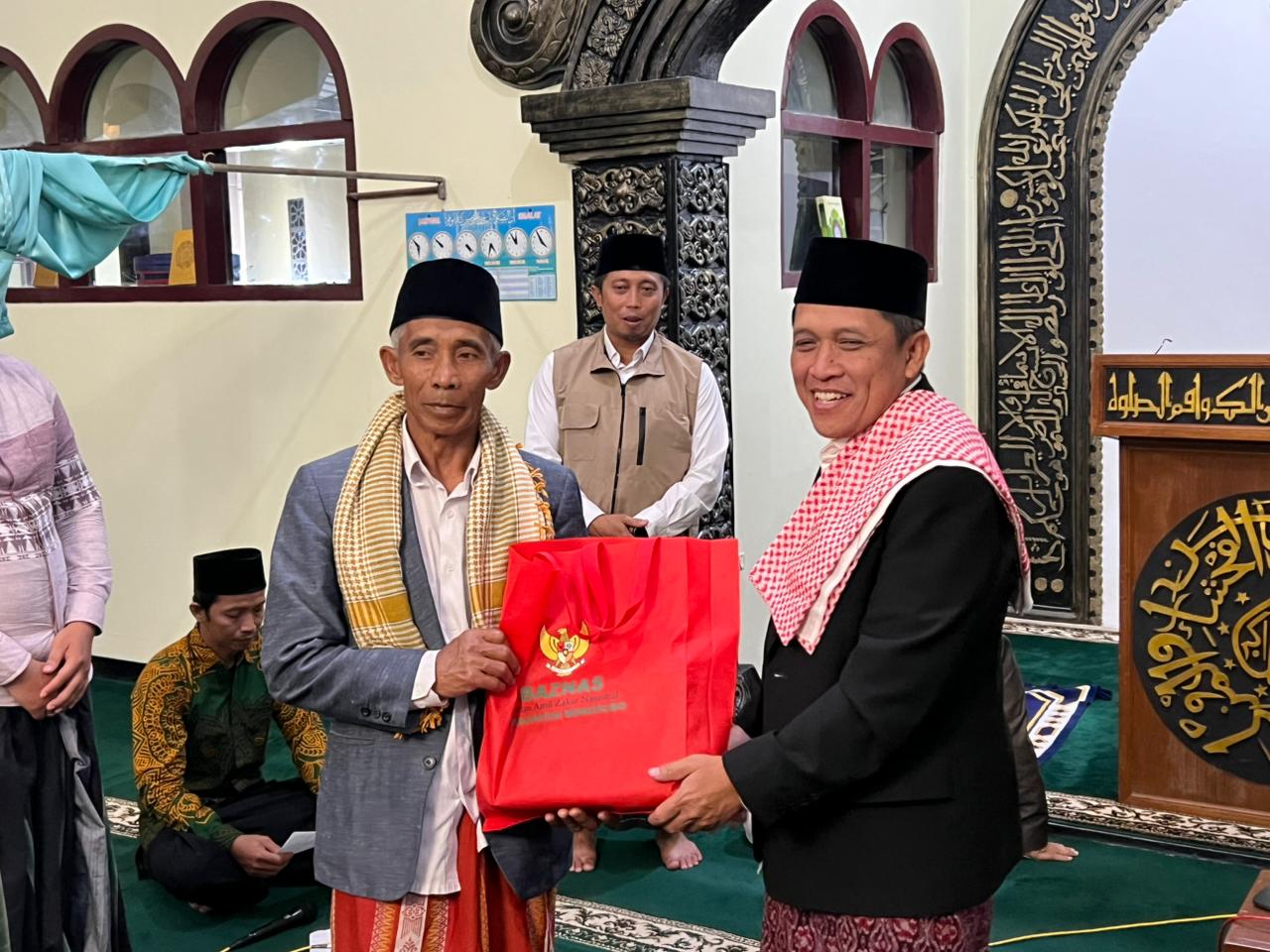 PERAN MASJID DALAM PEMBINAAN MORAL DAN KARAKTER